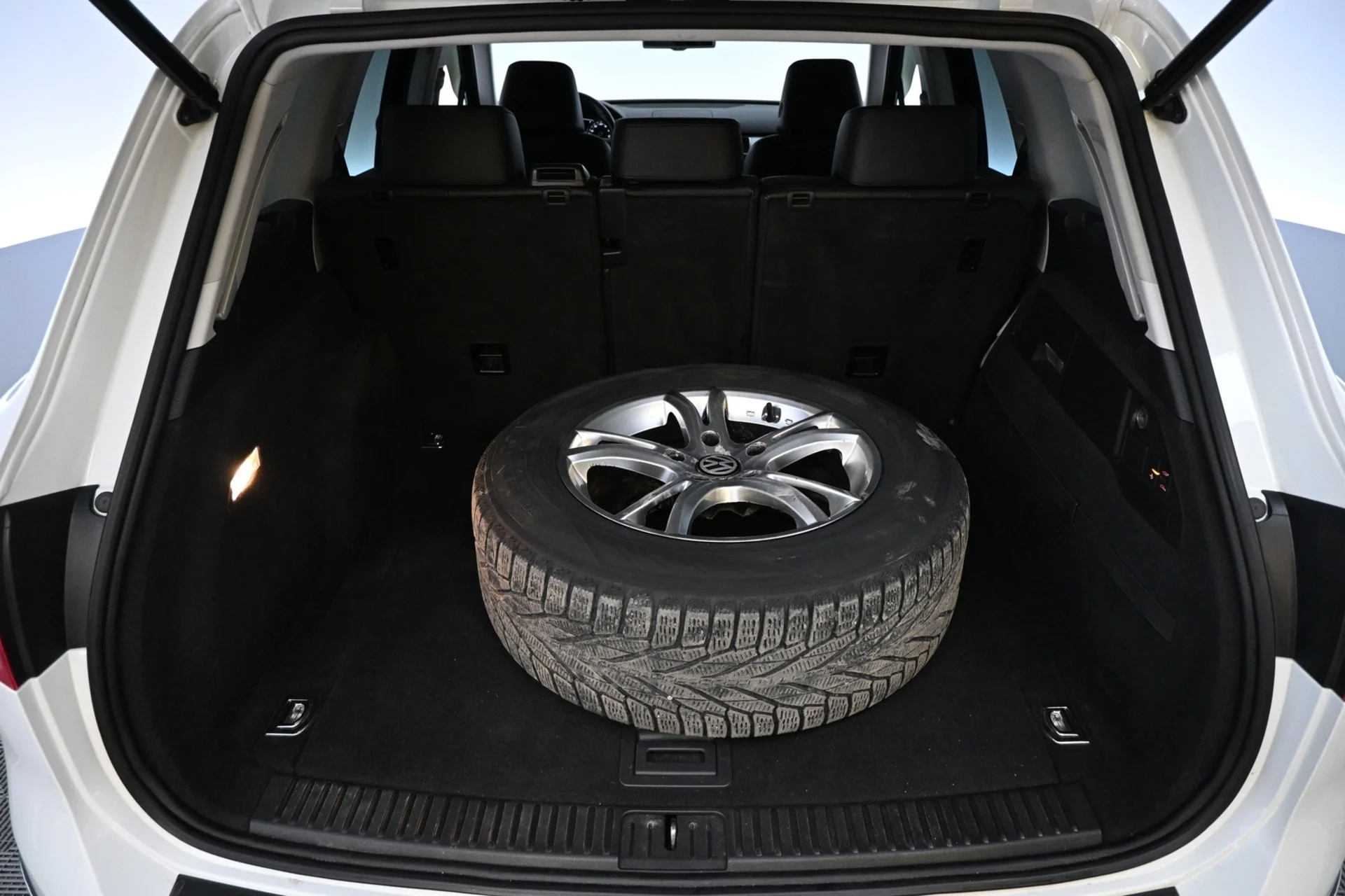 Car Image - 4qWeKFLjym8h6ZwXZk4Ksx