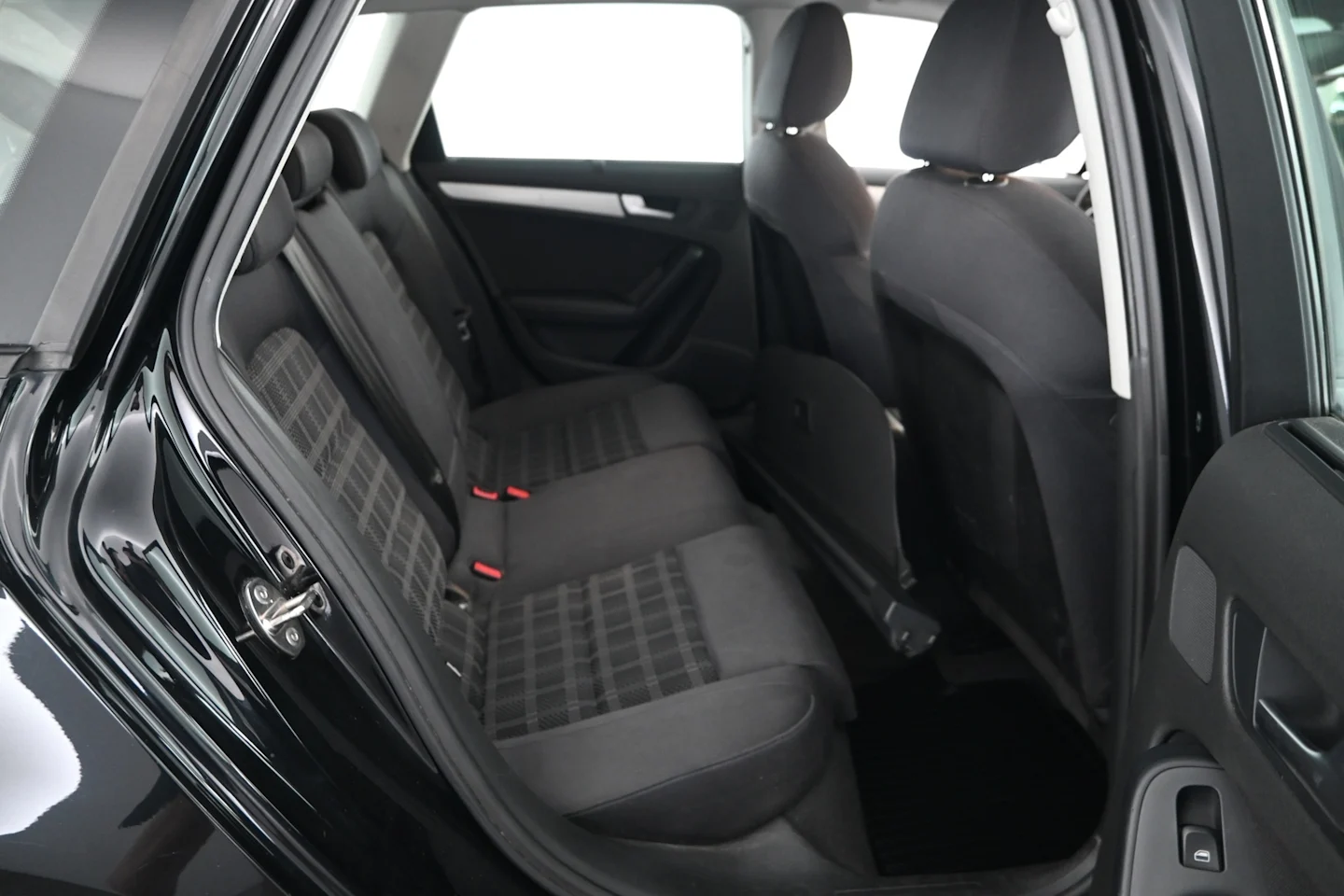 Car Image - 561F9ahaCLZVNw4qhr1Krc
