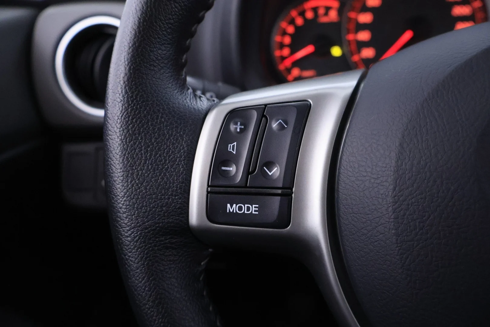 Car Image - 44Z5adCoq7ofXLmFSfxYs1