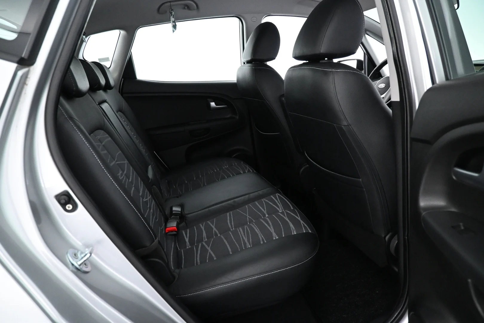 Car Image - 6U5GicPfOwxmLwEJOGwD1e