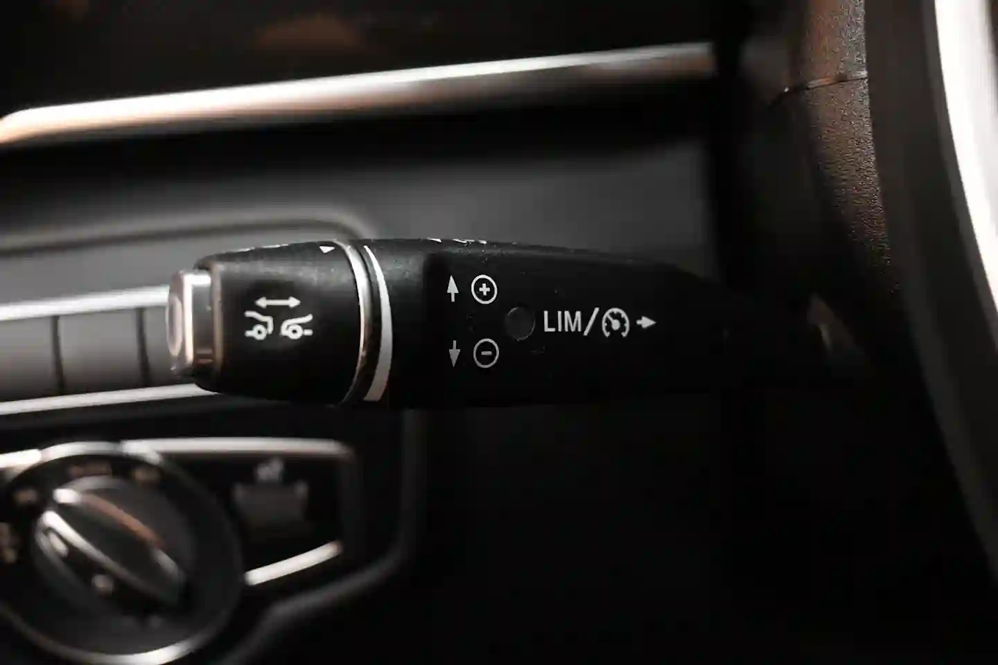Car Image - 4AJ2YsnEz0D4Itj73zLLaO
