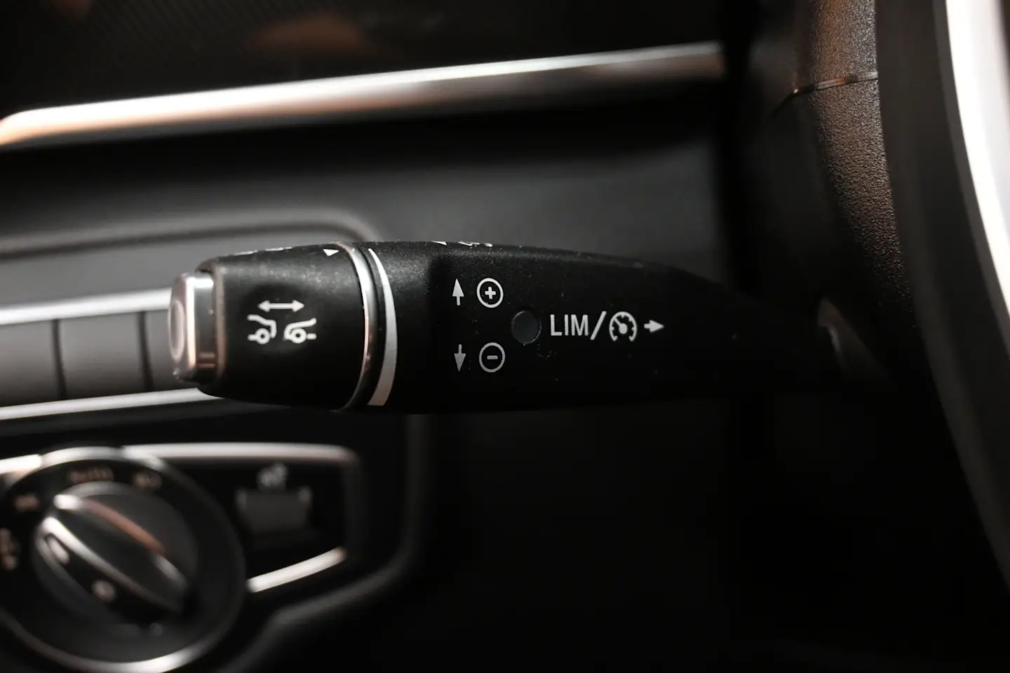 Car Image - 4AJ2YsnEz0D4Itj73zLLaO