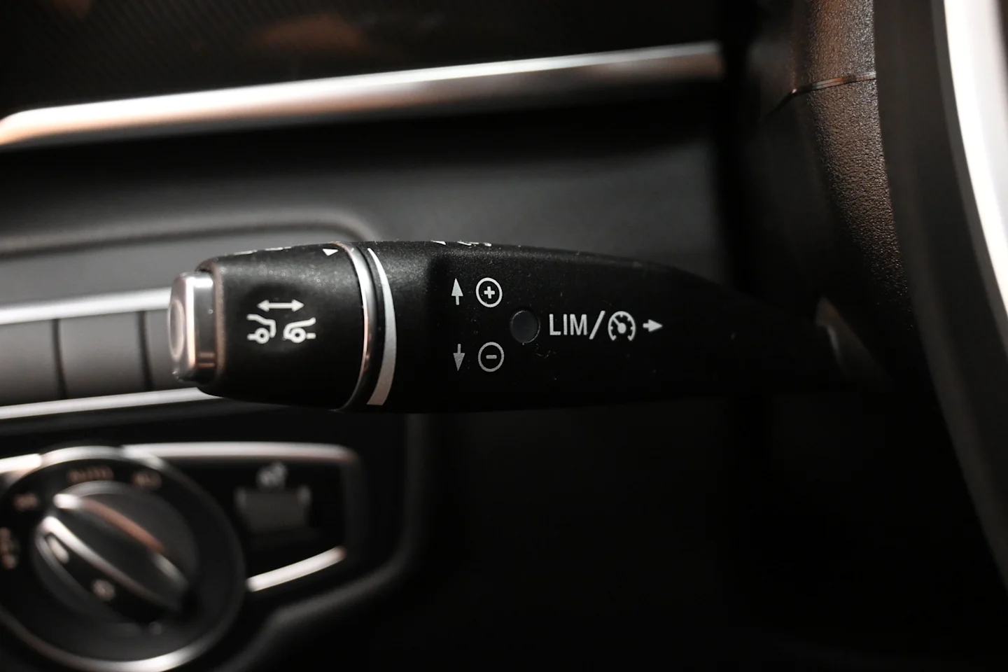 Car Image - 4AJ2YsnEz0D4Itj73zLLaO