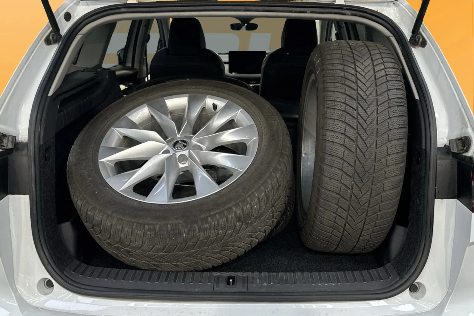 Car Image - 1mvqY4mQ8k3WM5CXkCrJpg