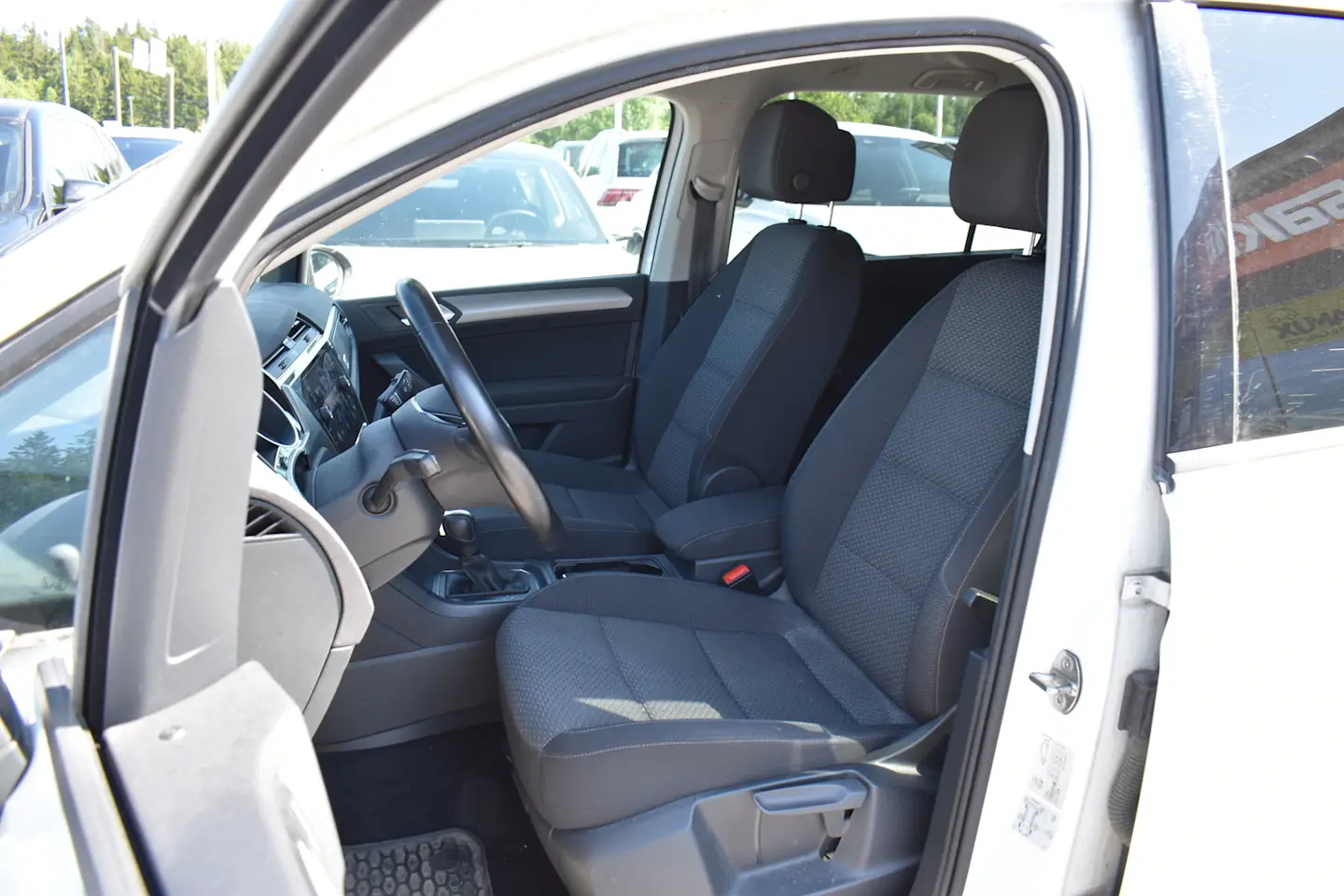 Car Image - 23r4znUKeXNlqkMWLsfAhJ