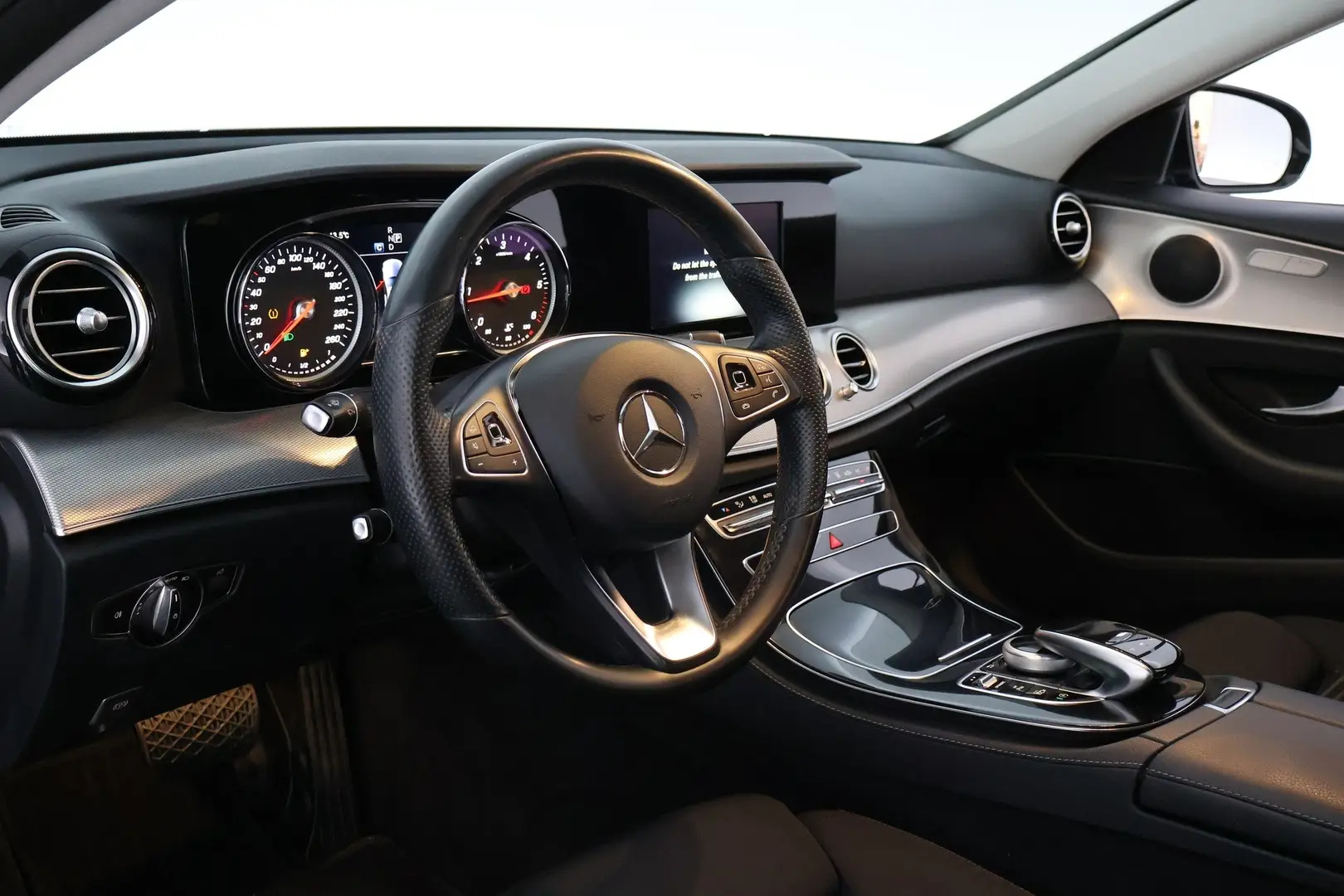 Car Image - 3551e4O2eszF6WXxNbH6Um