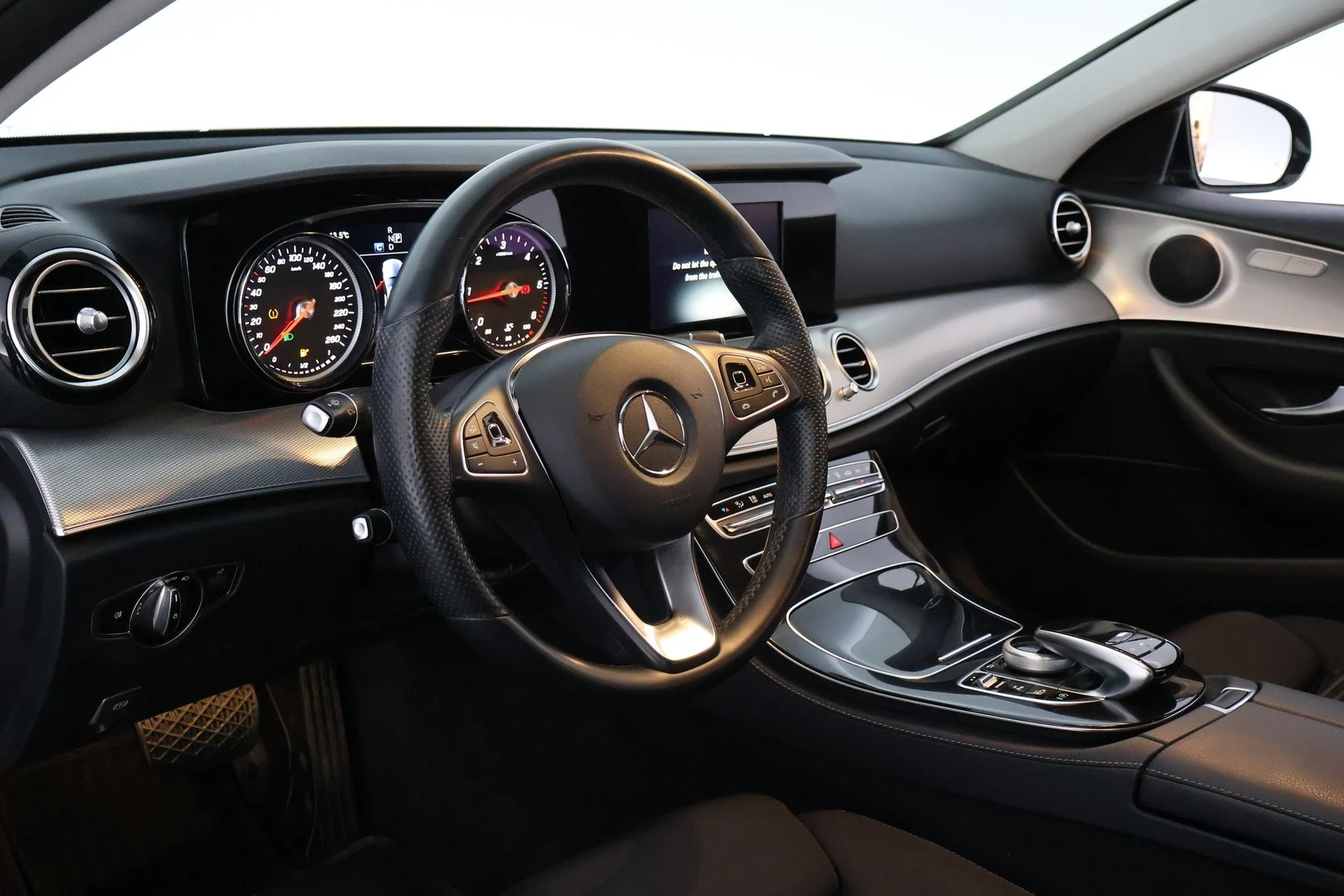 Car Image - 3551e4O2eszF6WXxNbH6Um