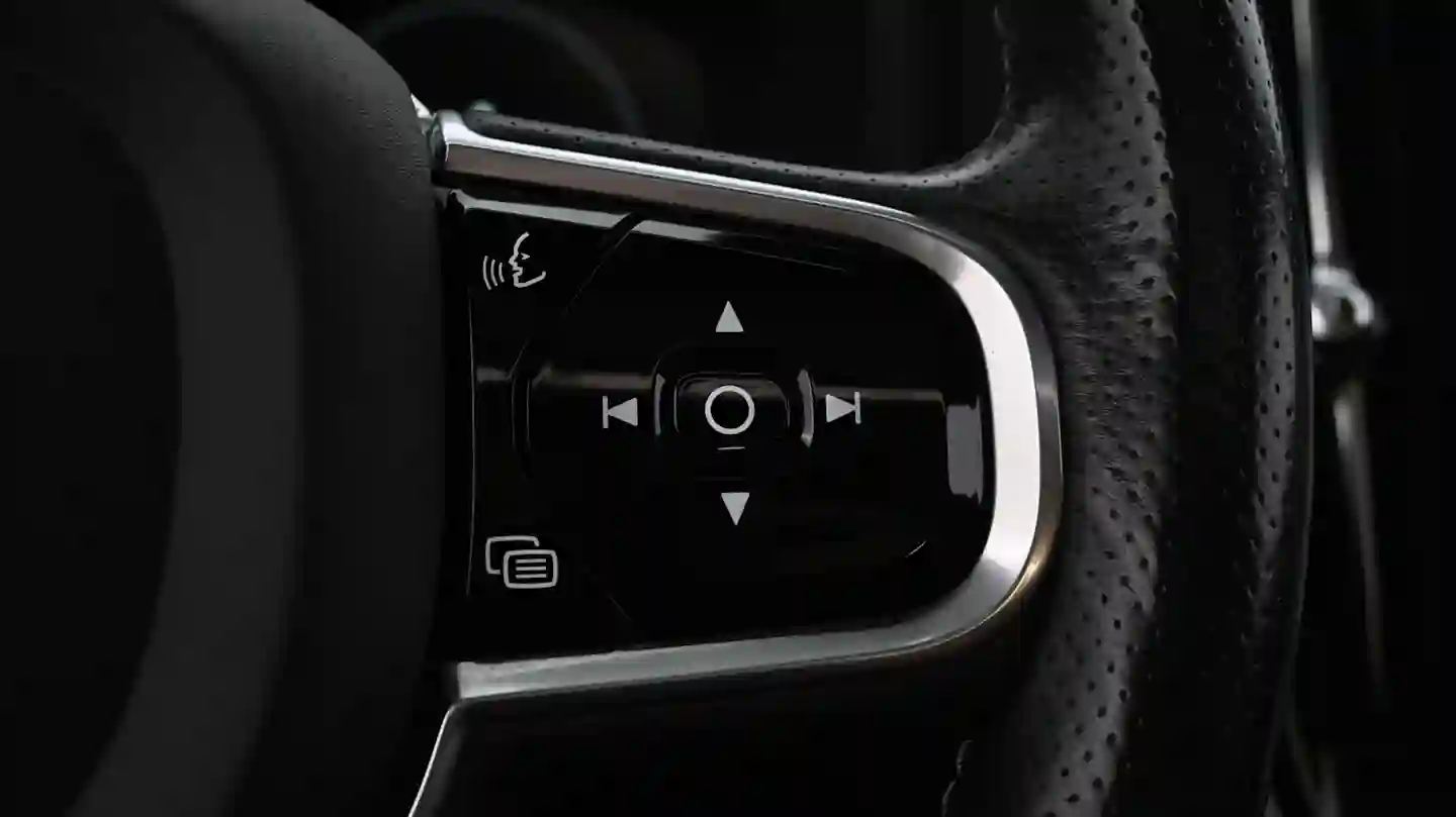 Car Image - GiMbuYobyxQC3NUb0mGVy