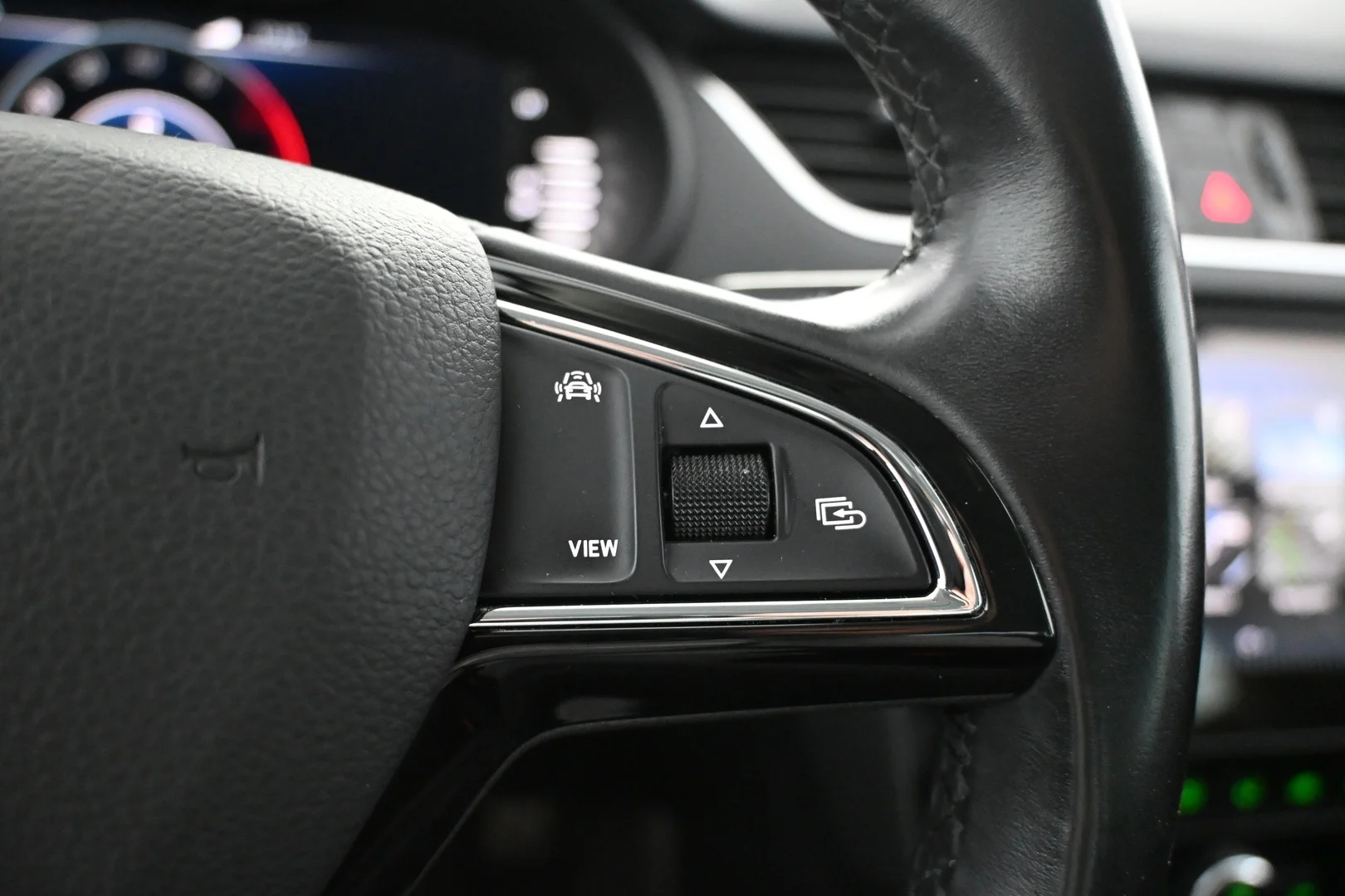 Car Image - 2Zh4gGpEGJQXHBYtBJx1pq