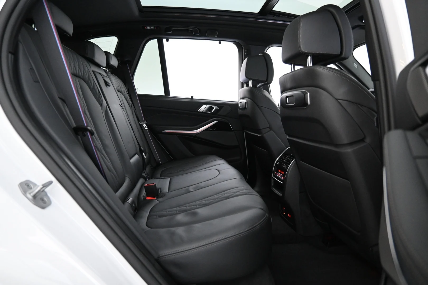 Car Image - 7kx3i8ShsB2eN0p20tPnHg