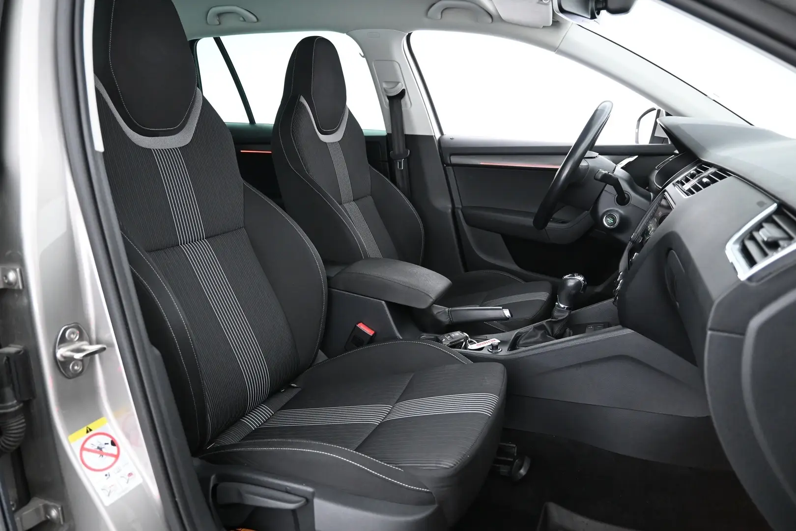 Car Image - 3ANJ5cLLxBcb9rQ5gM4xqF