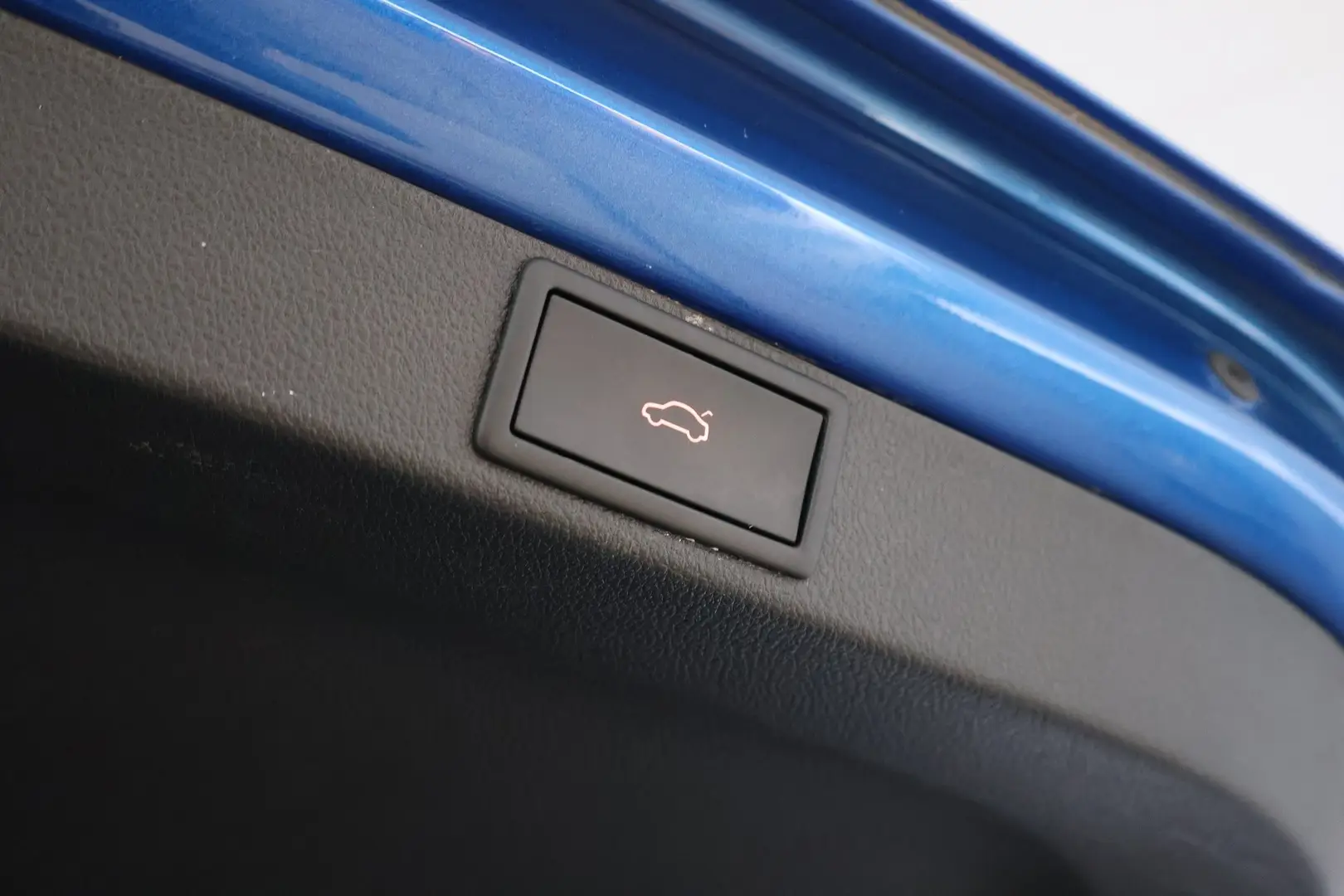 Car Image - 3glcVwAlarWvT33ixx13Nn