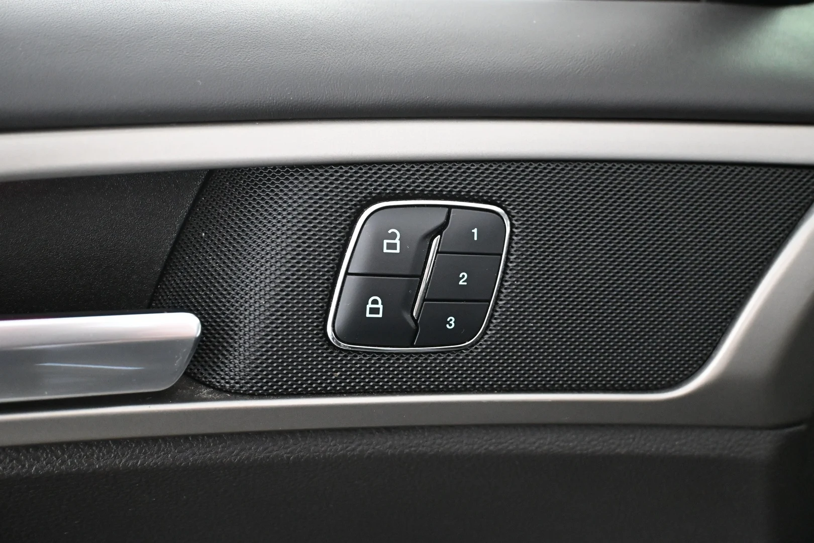 Car Image - 1KmbuaTEaS5powfs77Syc4