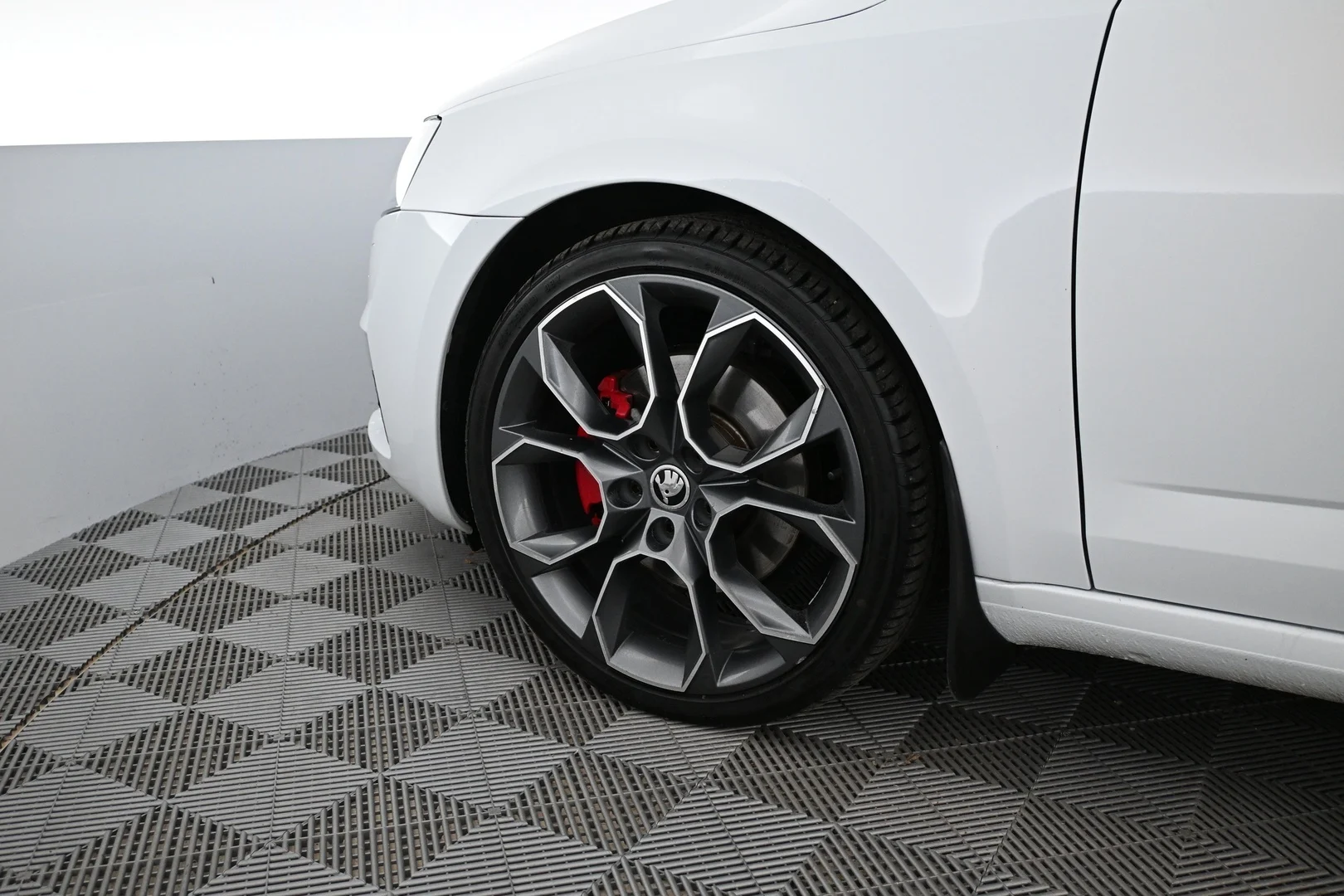 Car Image - 6fTG3NGKZhufRs7rkKMuvf