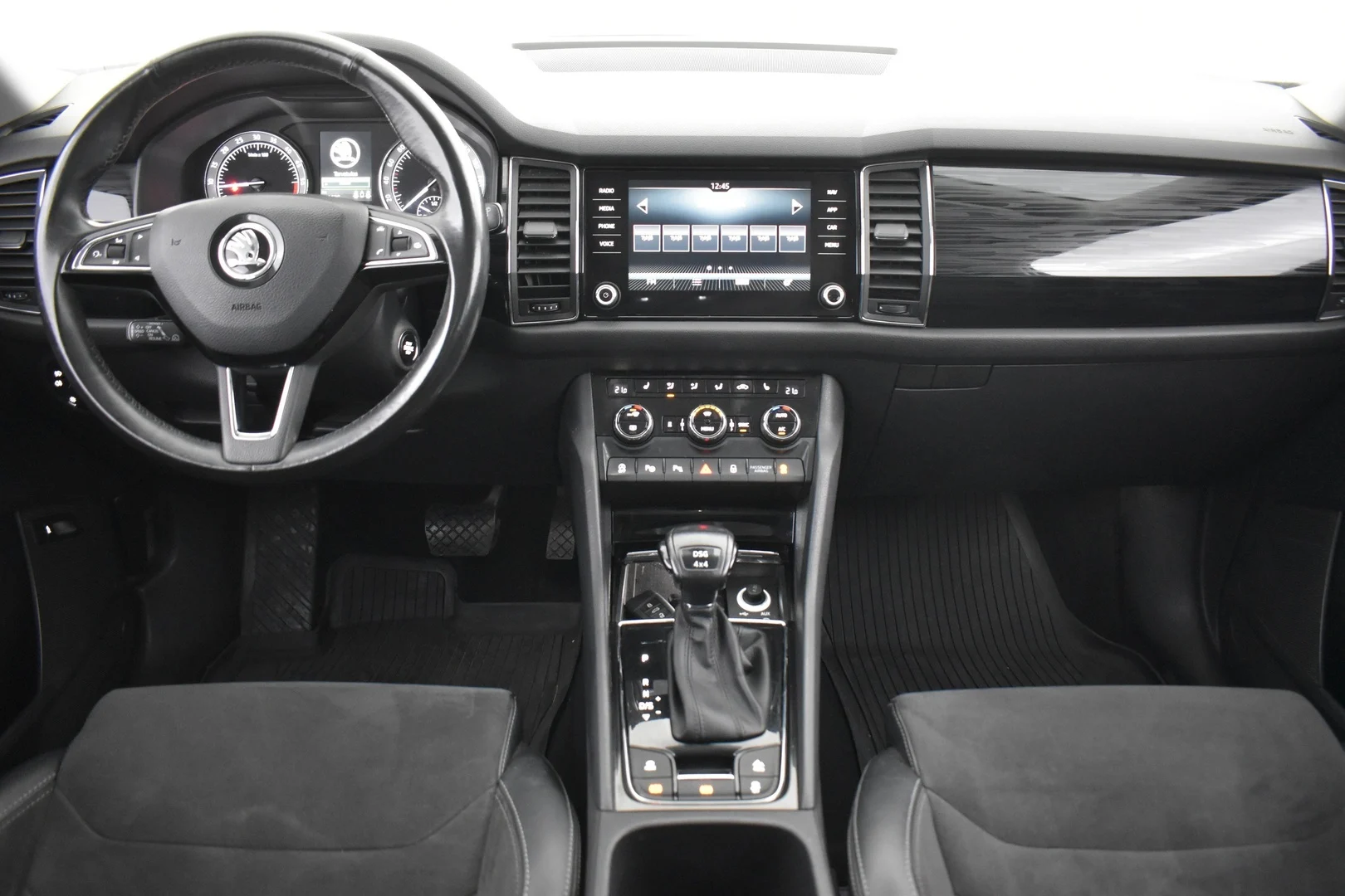 Car Image - 5hLoFwjJbZWoS6aWXnRJw1