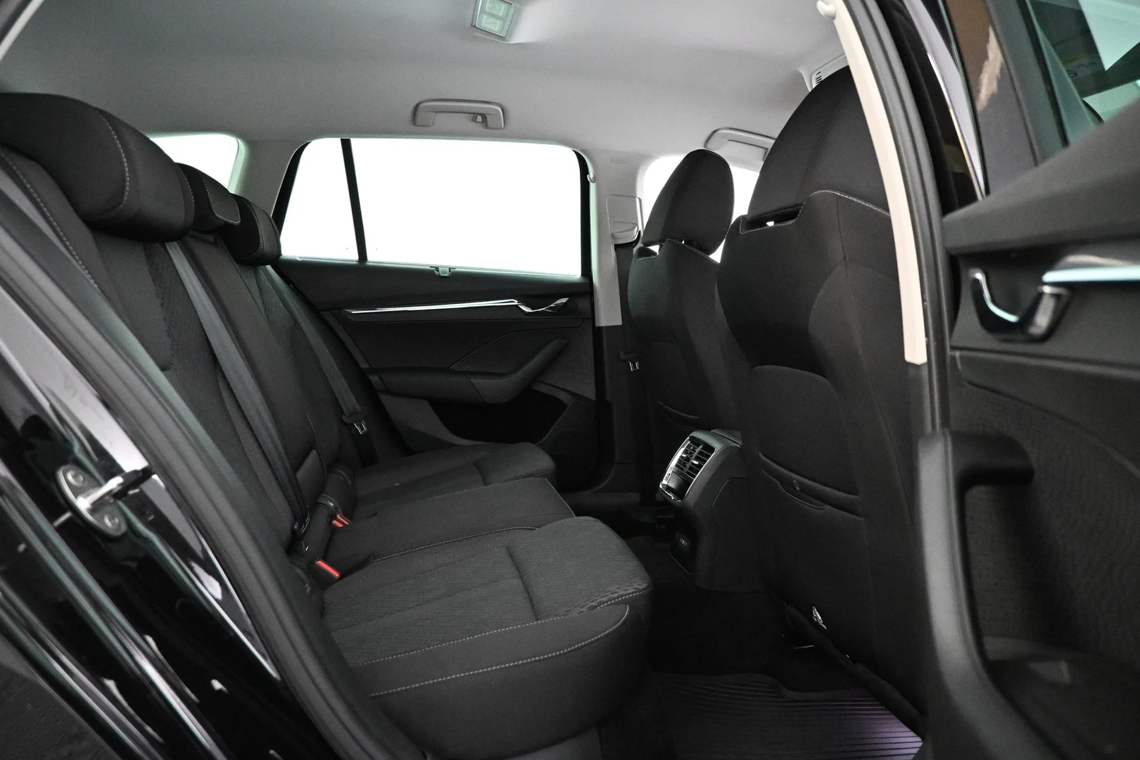 Car Image - 5whEvDPqajI7yJEuqdG7oI