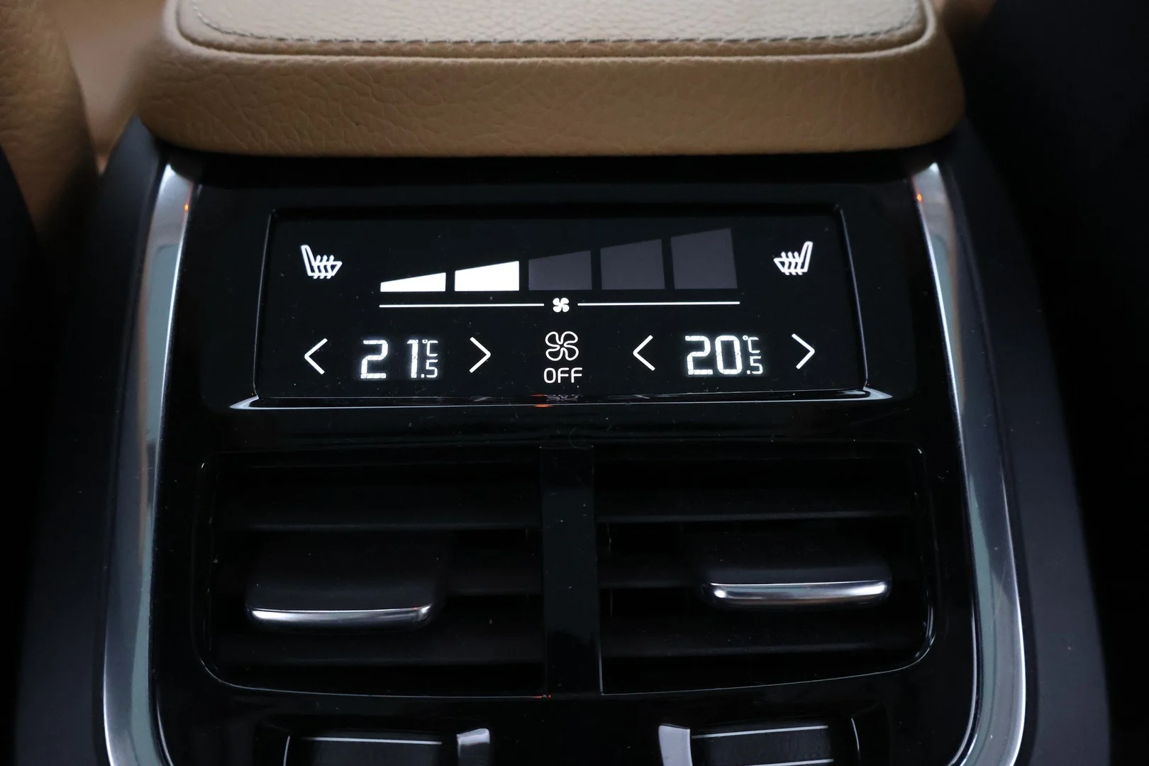 Car Image - 48jFc9SVMWxVJIpUPkpref
