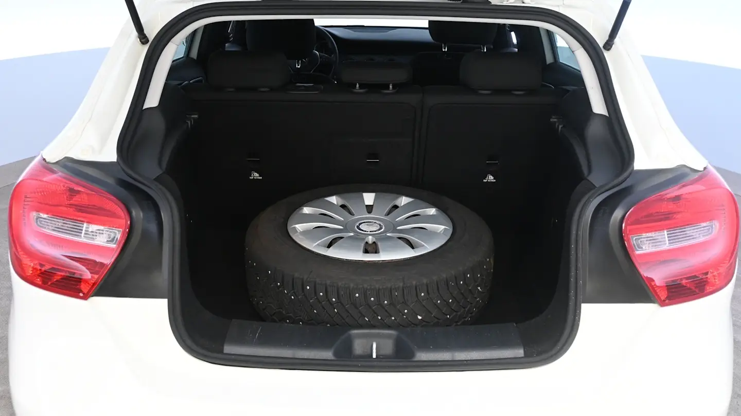 Car Image - 13DKLBfdGVJIjKouFkIudj
