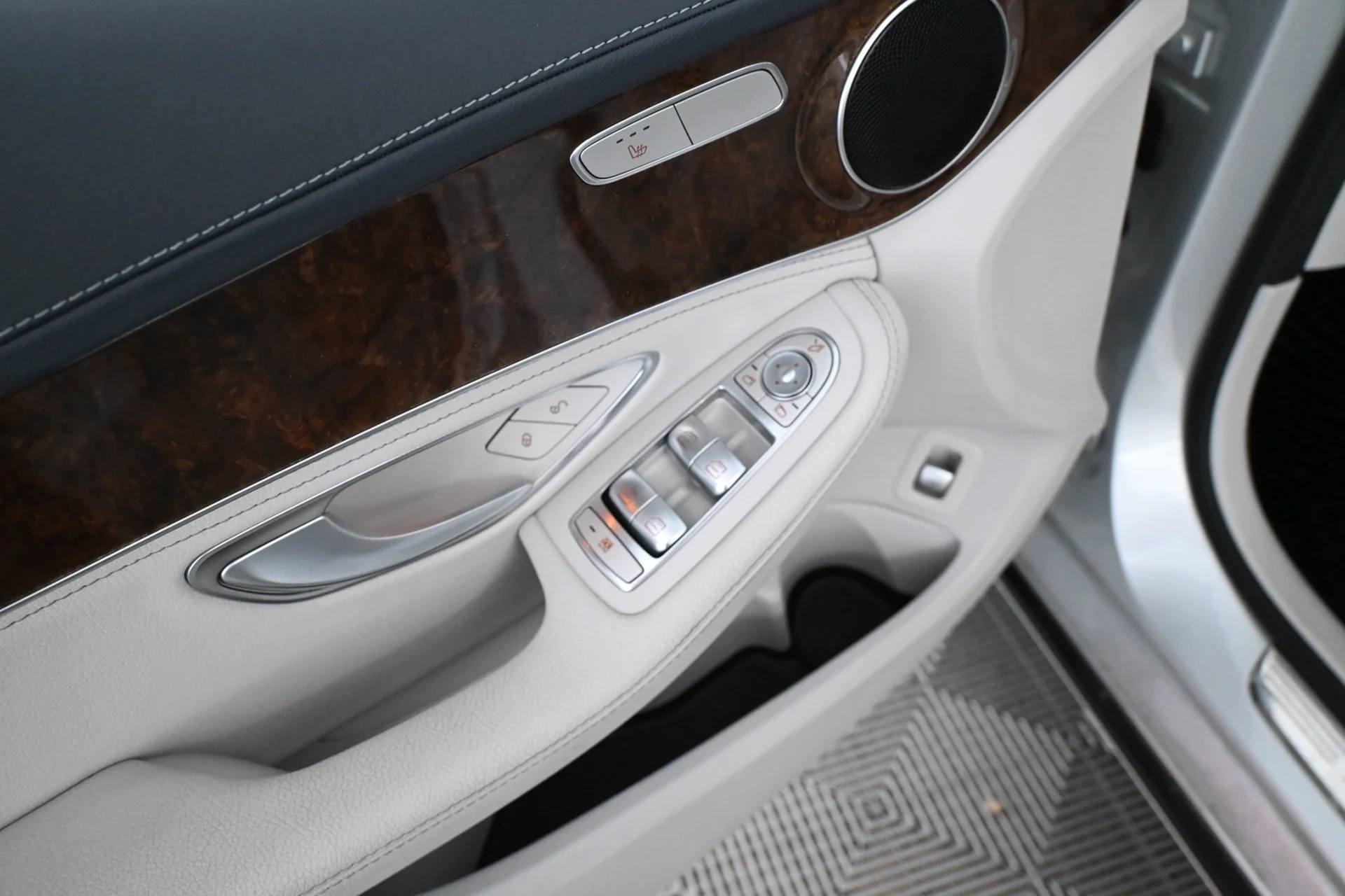 Car Image - 69V2OBErJ8haS5MqzORb0P