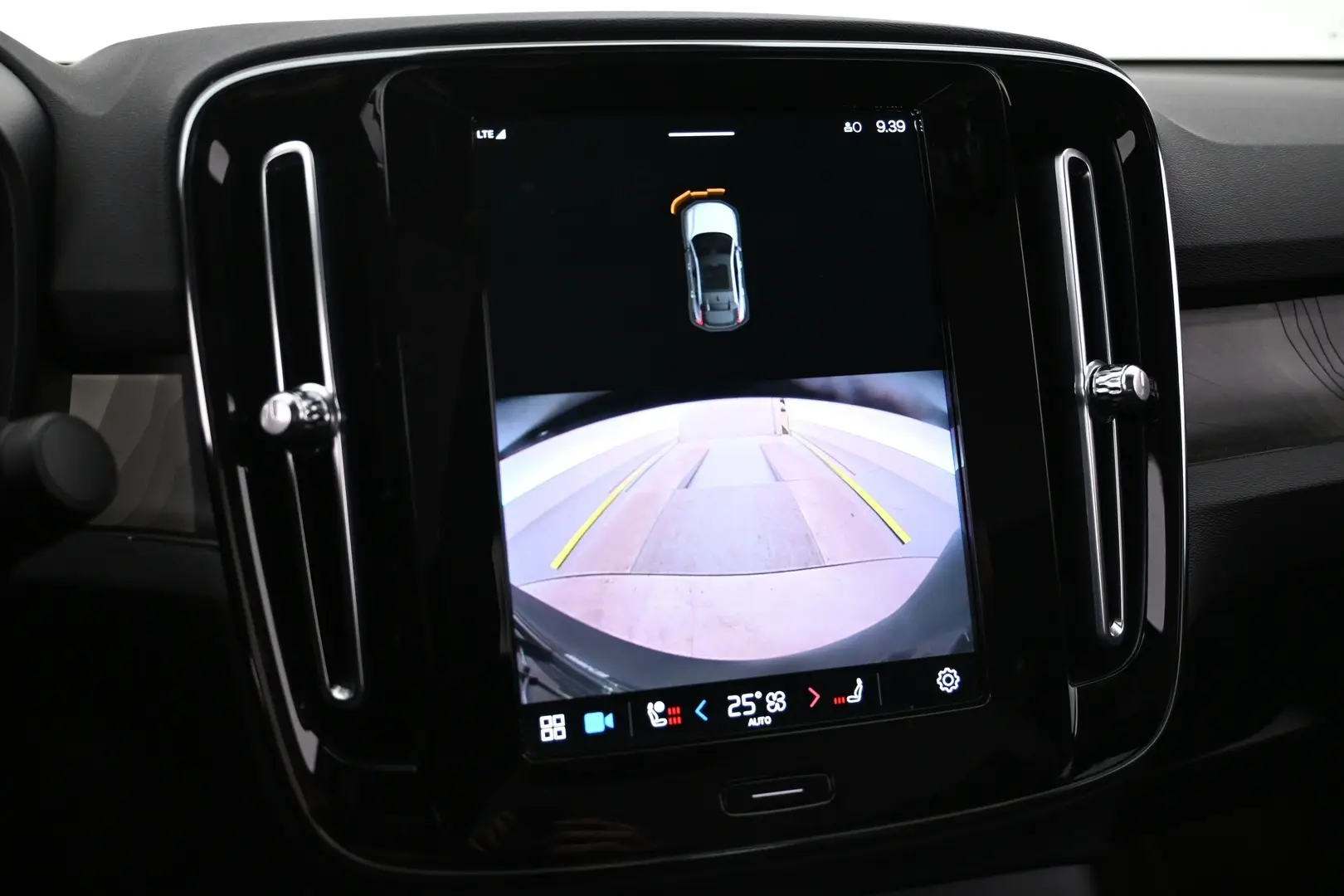 Car Image - 3DMEBPbxxknhE4fubjvMN