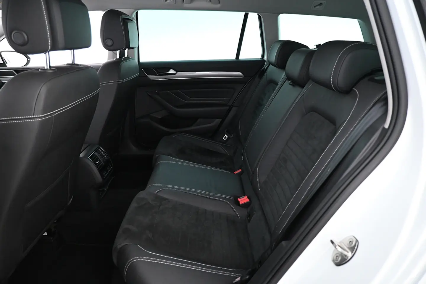Car Image - 8kGxcLbiKsuuko8EVU7Yu
