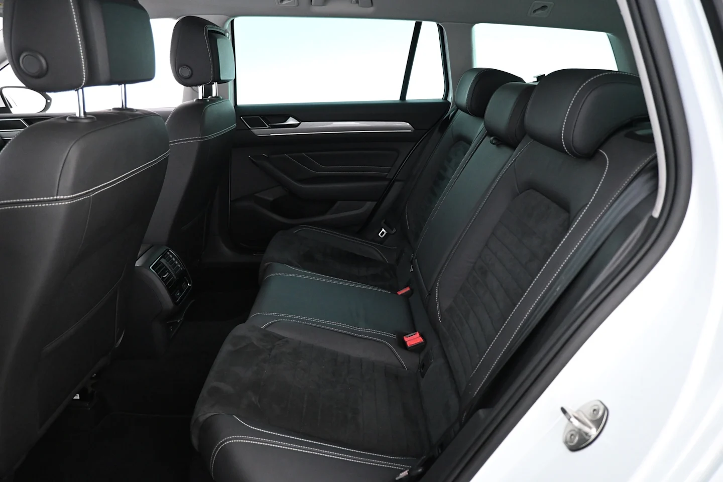 Car Image - 8kGxcLbiKsuuko8EVU7Yu