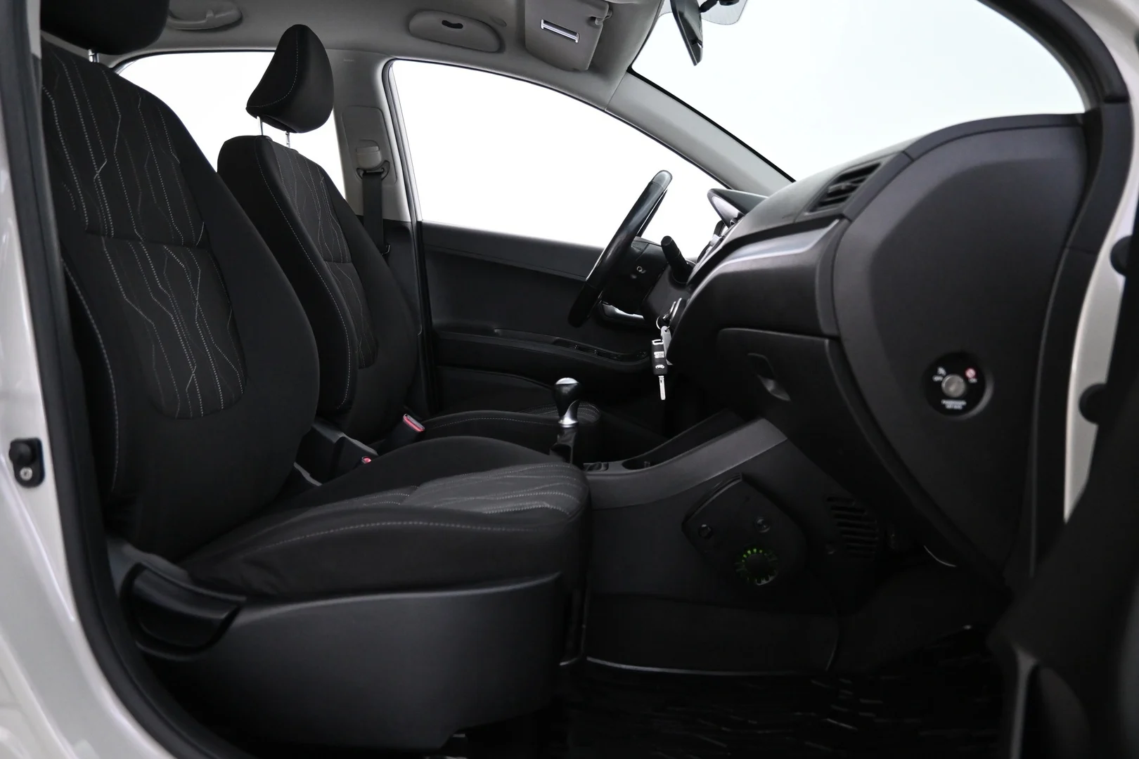 Car Image - 3SBWGIomatyZlpPiFDhFnL