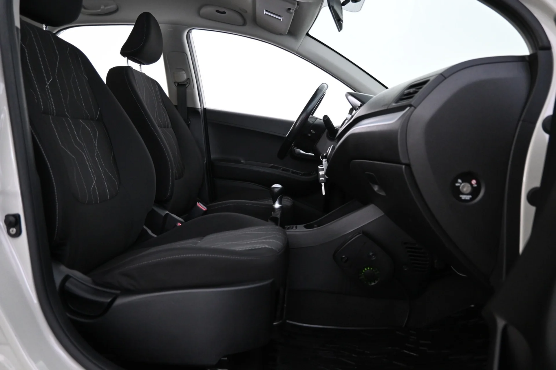 Car Image - 3SBWGIomatyZlpPiFDhFnL