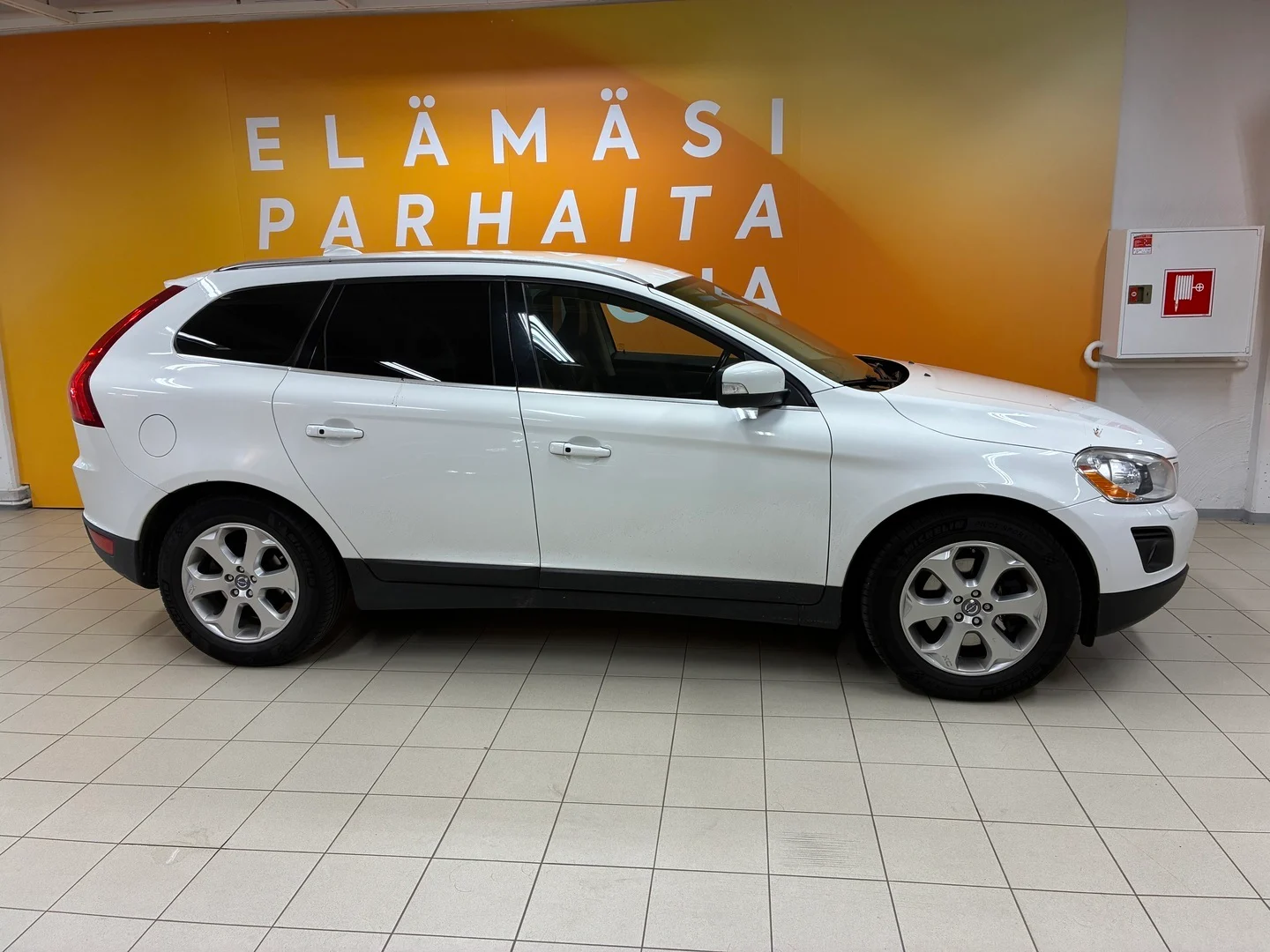 Car Image - 4twD5a1i11hjg0b2a4ZOAy