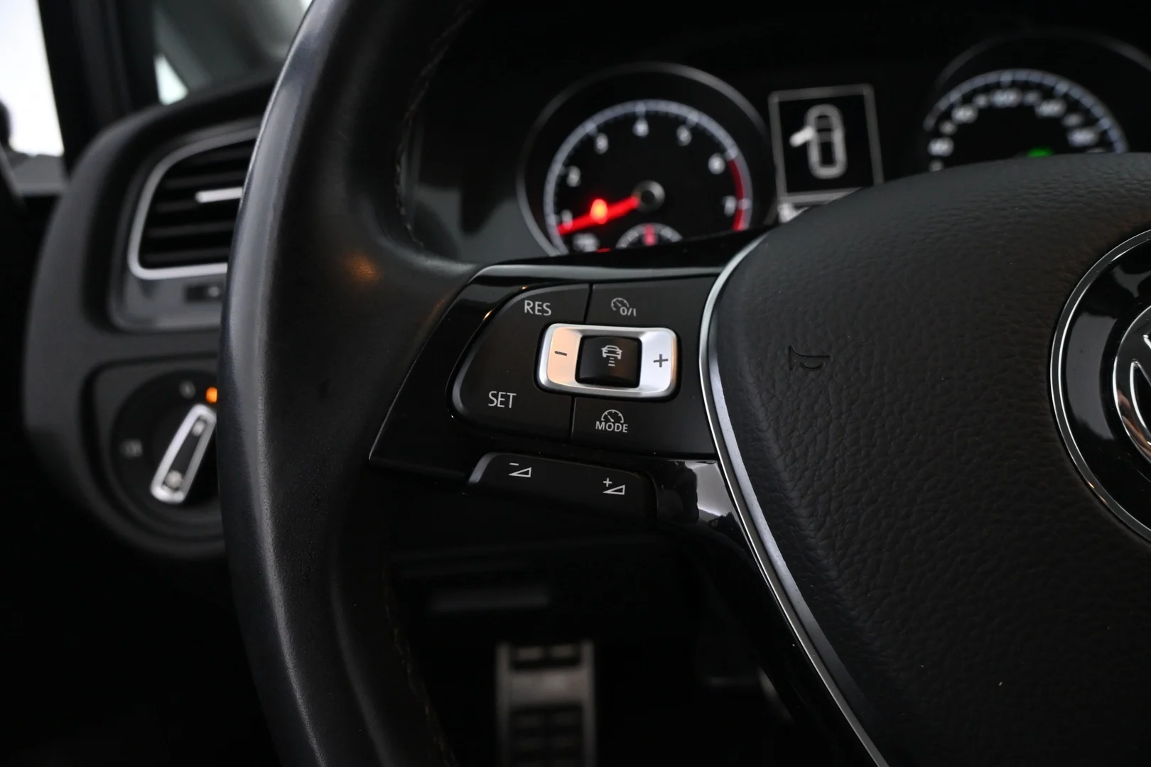Car Image - 2MCyHiV4Wq3RFJVuyLsZyK