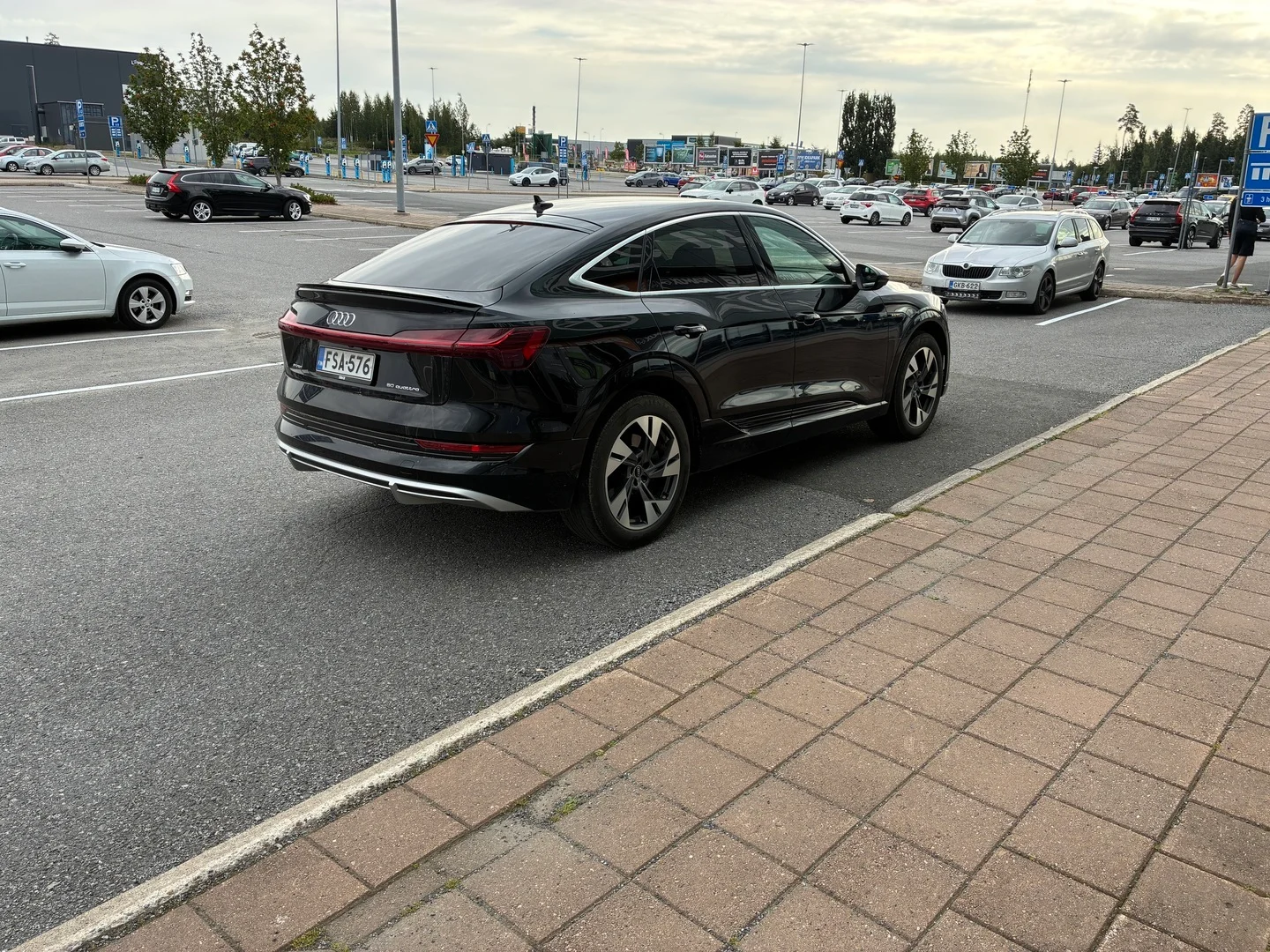 Car Image - g4DoeYxNMcUByG1l2SMcT