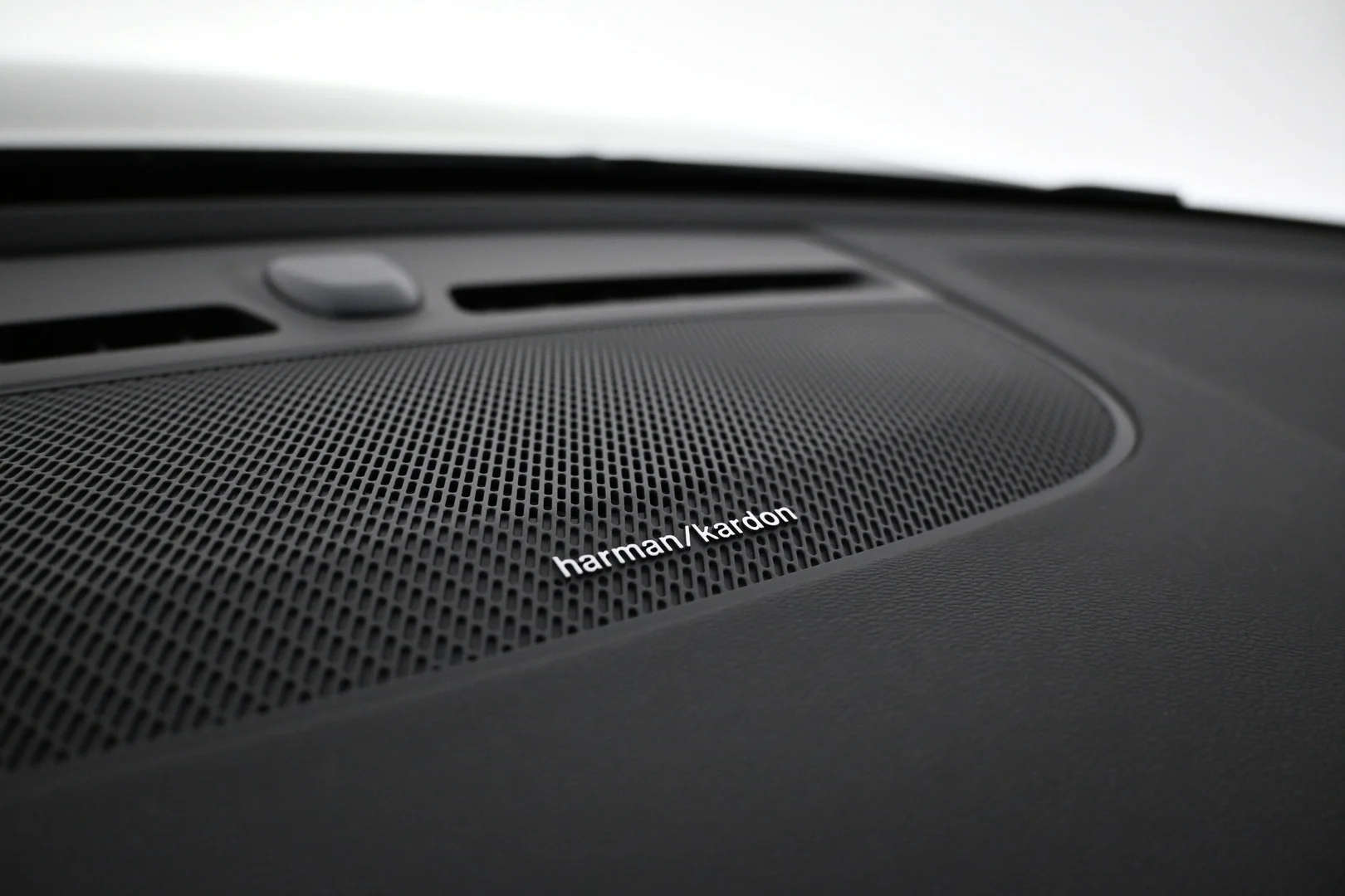 Car Image - vsKuzJ5VKboeEMwWi2dsE