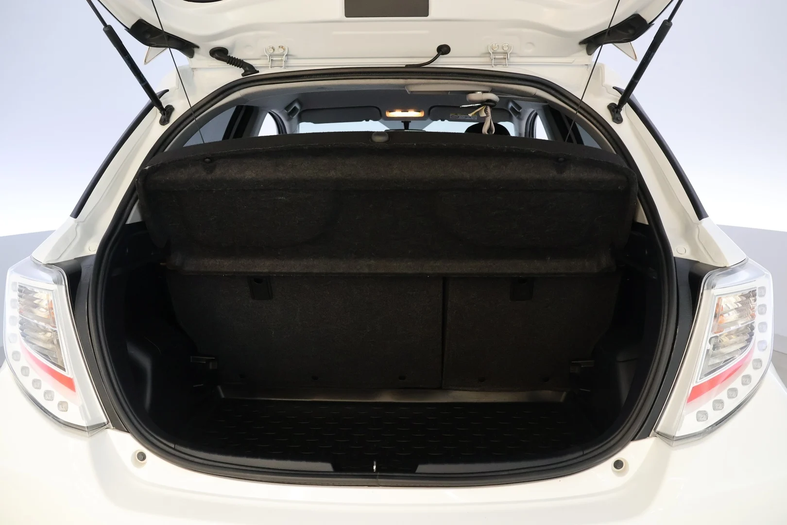 Car Image - 6dnj4EM65p2adxTteYCBGy