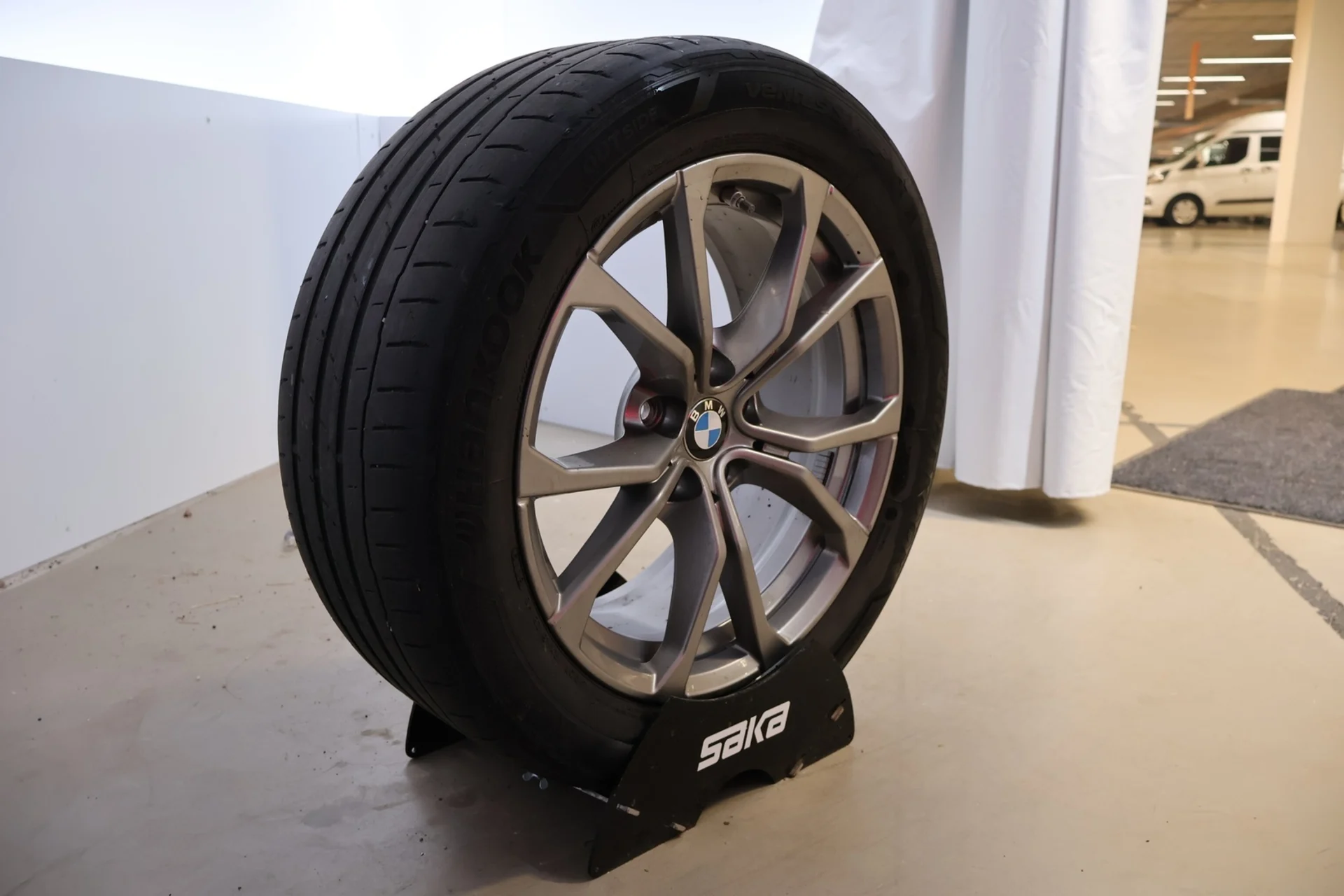 Car Image - 2BZtqYyP1rwumNuuMzX4pT