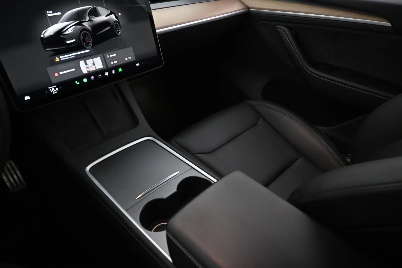 Car Image - YeU7dgEpor418BgxNPAI9