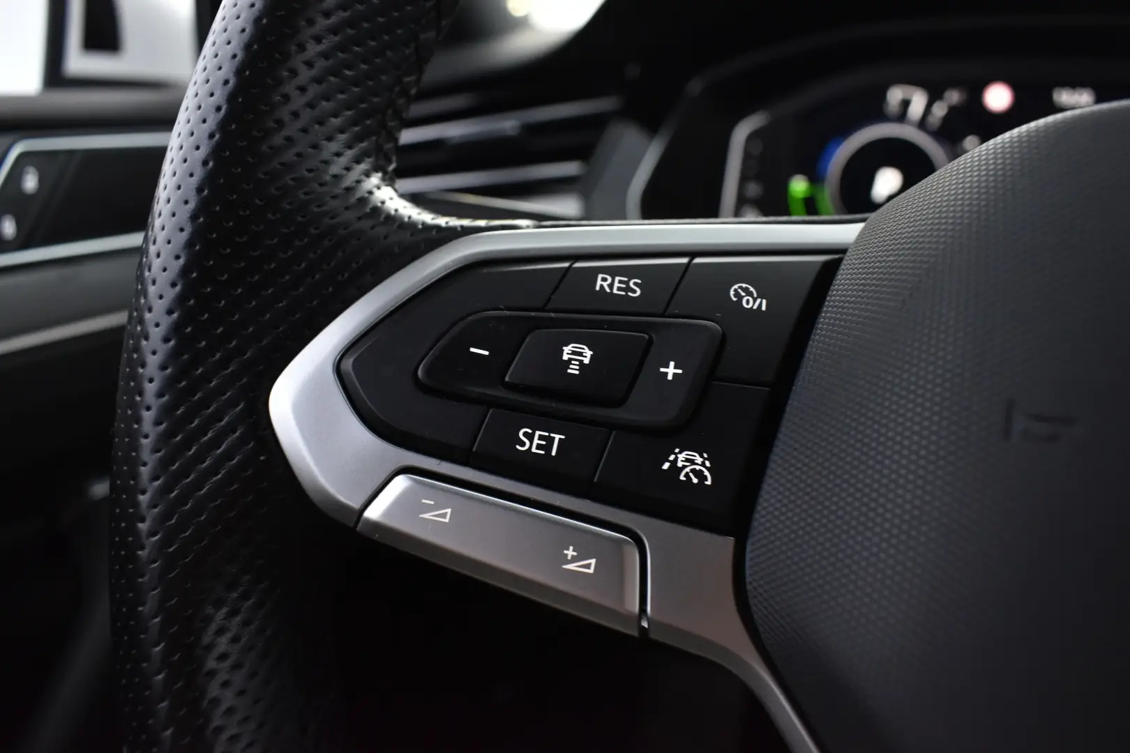Car Image - 3kJrjmprFjVHRq33oa41su