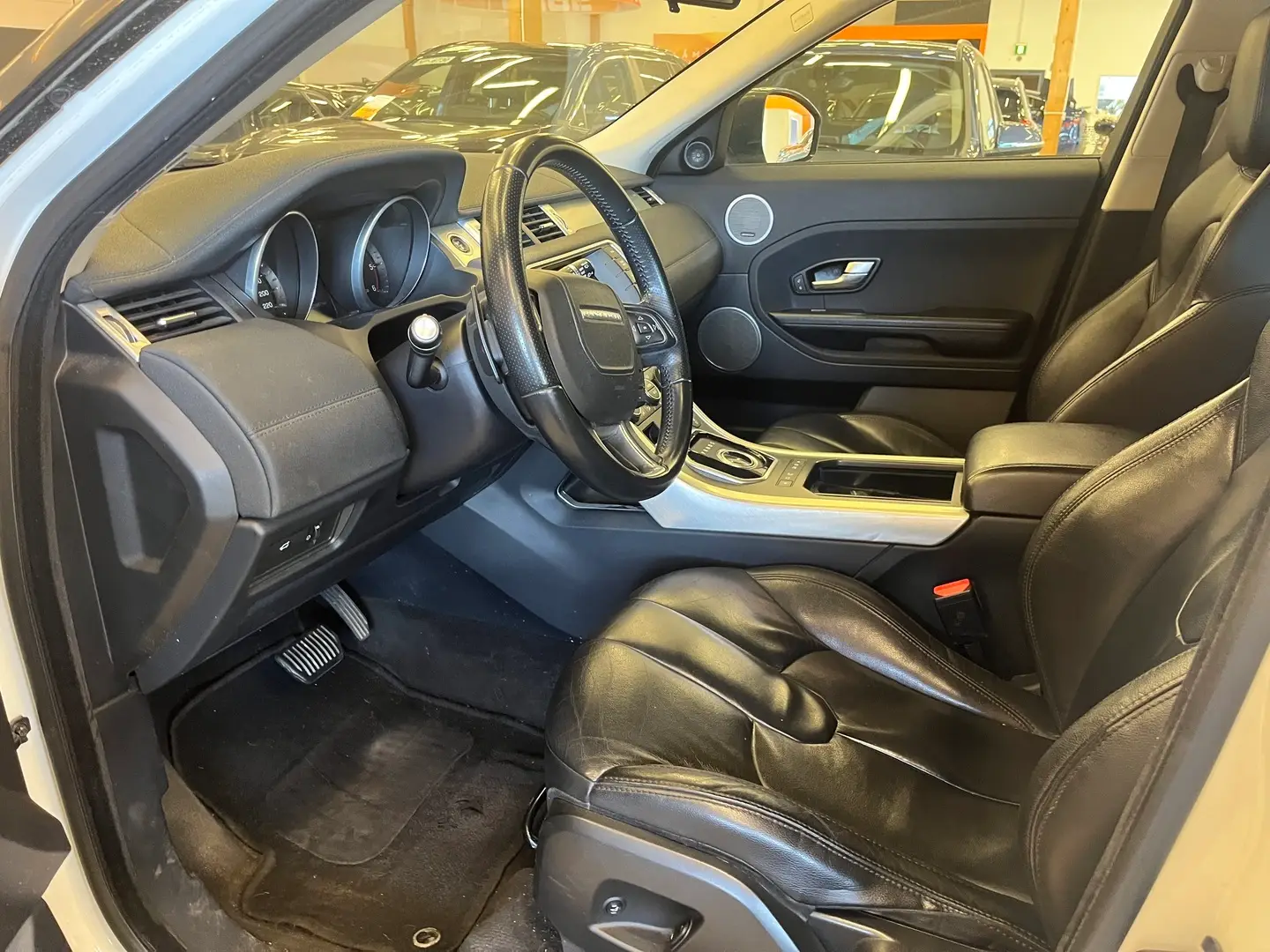 Car Image - 7yespvOQ4M65bD1GzaDpTj