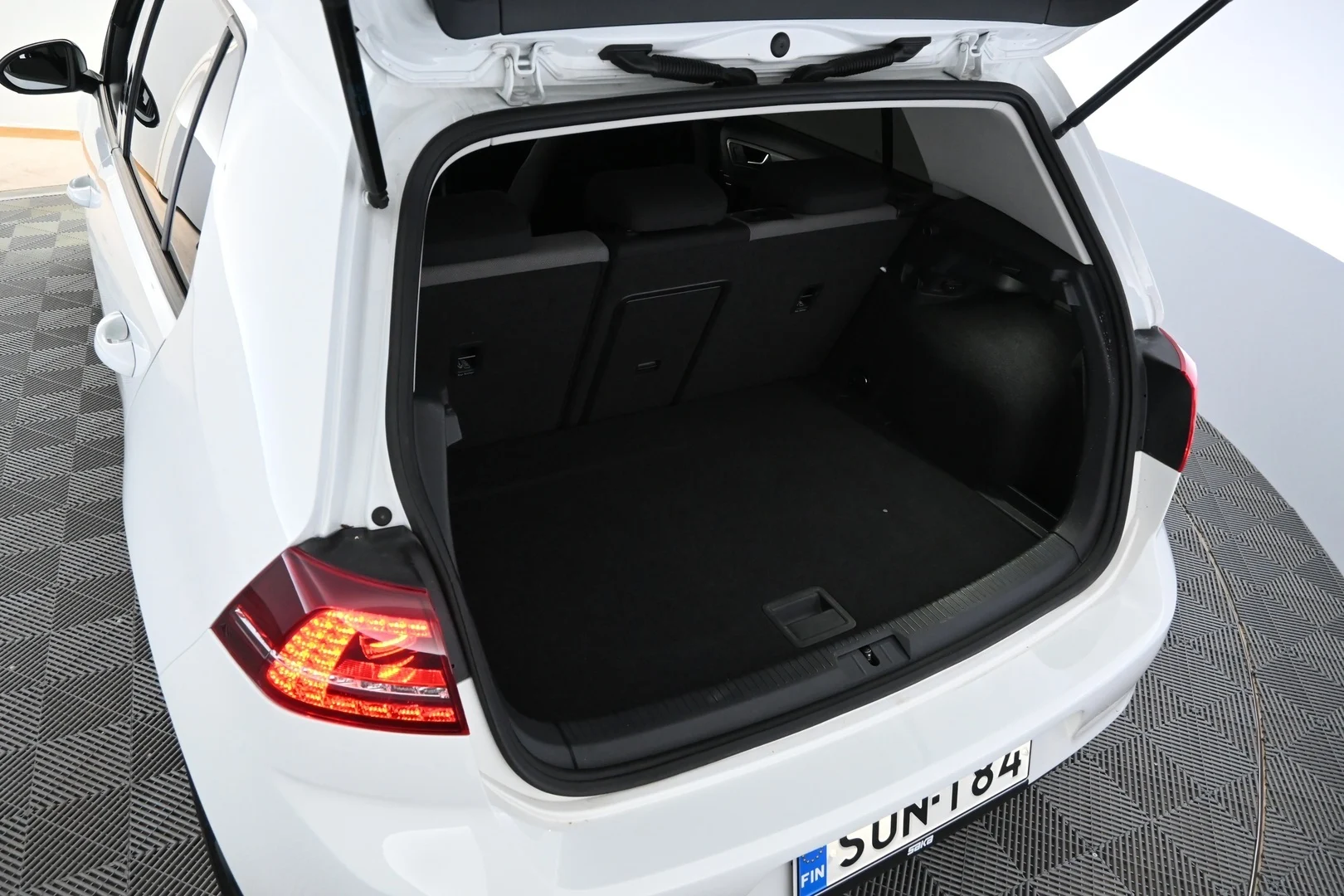 Car Image - 2nz4MiyaHXpPTcqfHZoZQ9