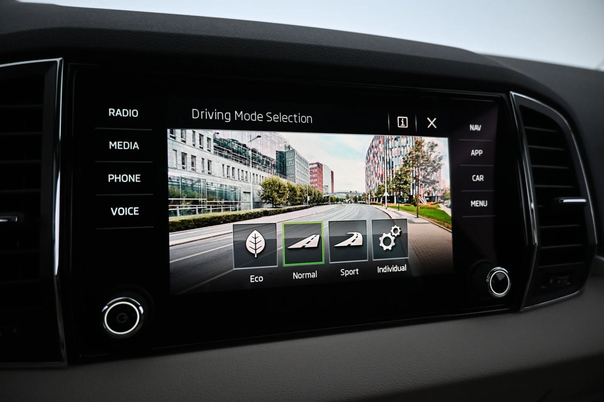 Car Image - 2g1kbCqL9aToLBuHuPmHzk