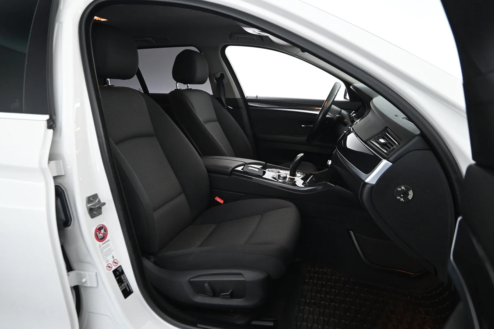 Car Image - 2U94zLWa6EKHki0rdUCz88