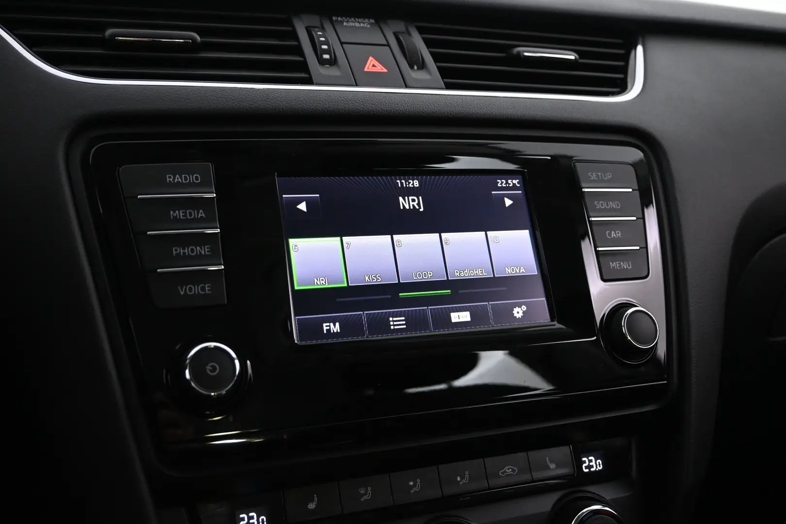 Car Image - cxsyamBhtsBNUxigIHbvd