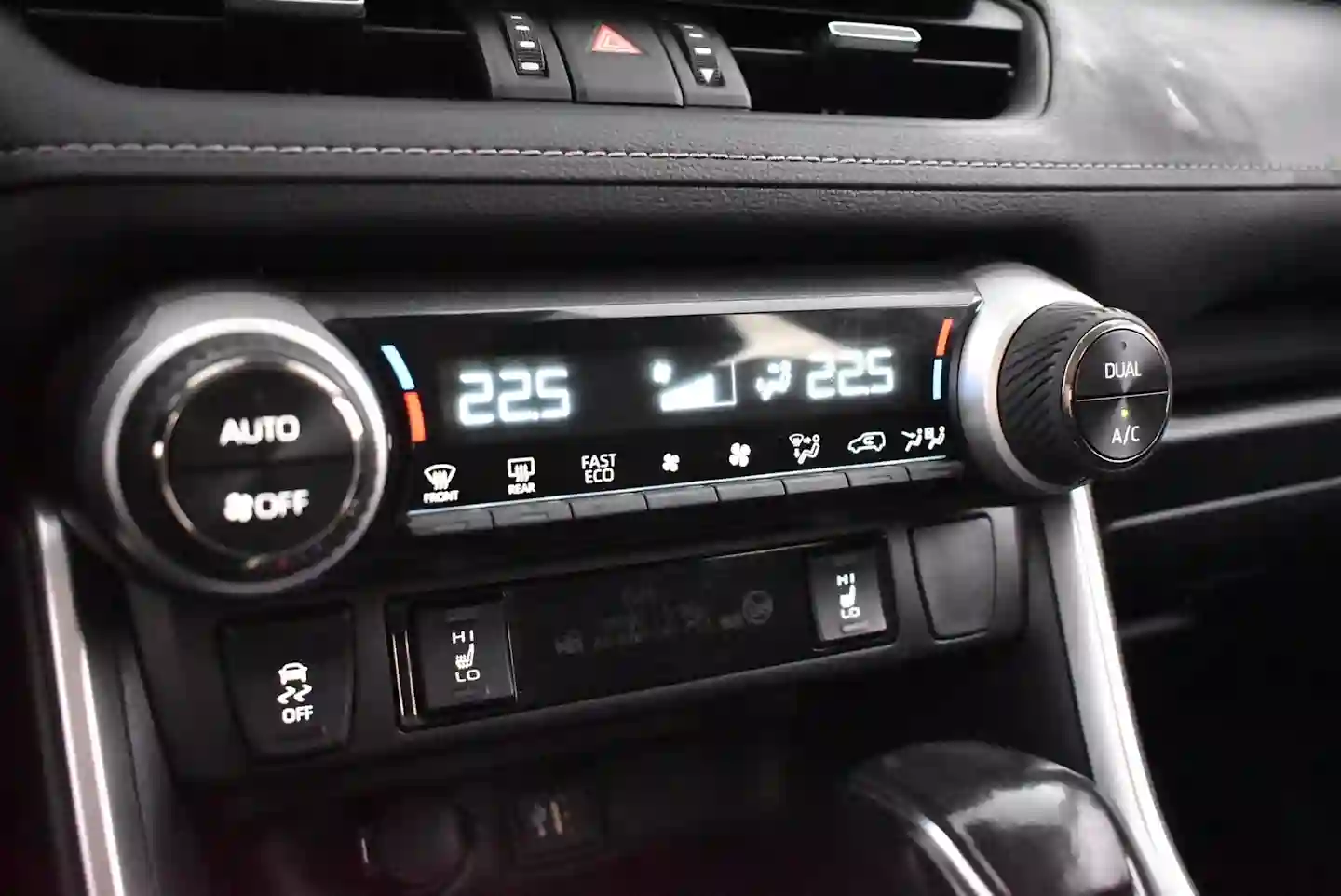 Car Image - 42iq3GHZwQLNH19bDlMhxm