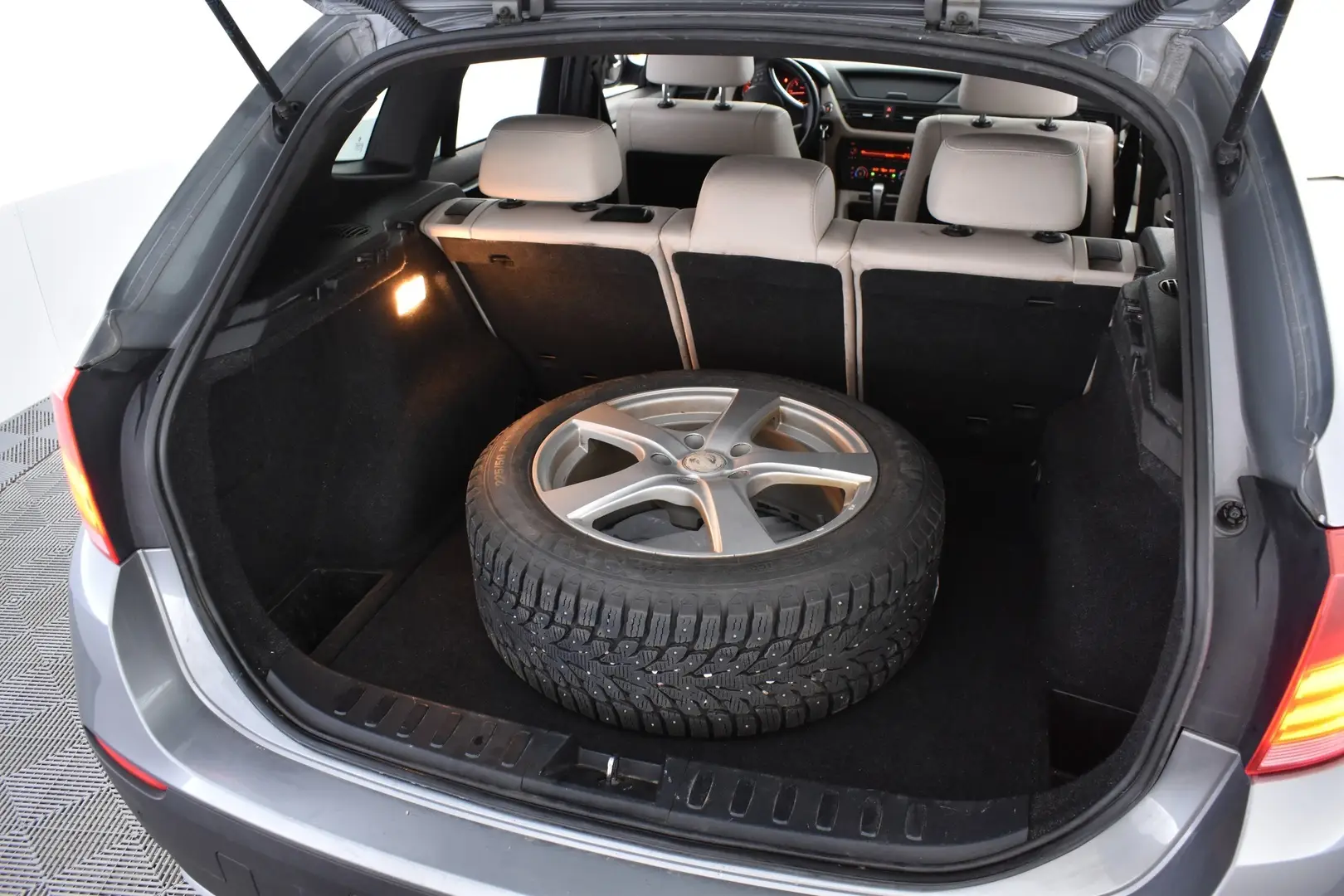 Car Image - 6J7xgldkjhVKfdQTI8ELRd