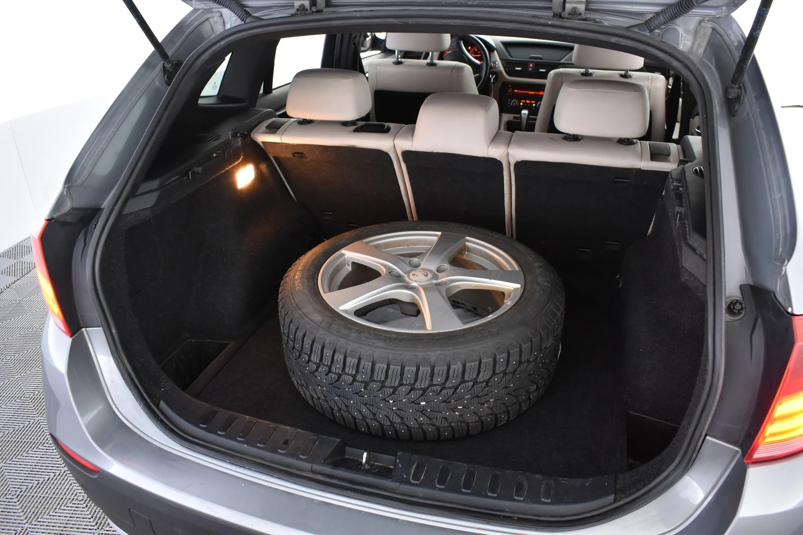 Car Image - 6J7xgldkjhVKfdQTI8ELRd