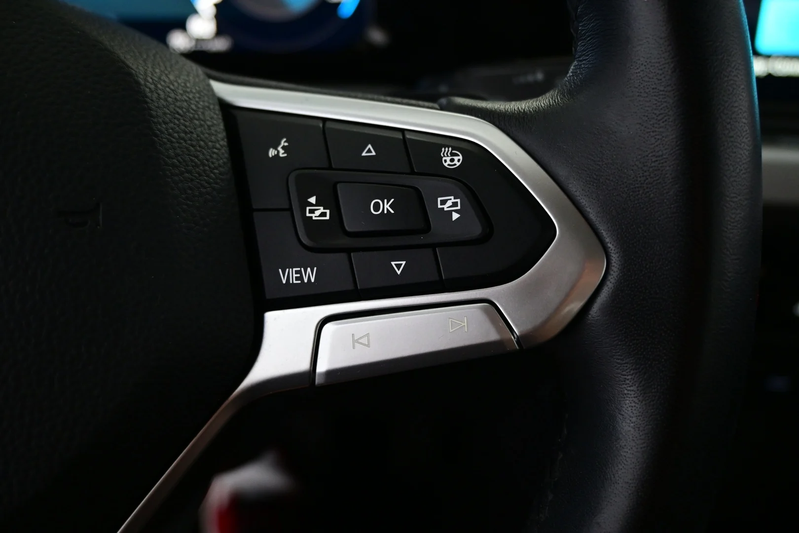 Car Image - ekkYfUiBvJ7kEFcOSOAgn