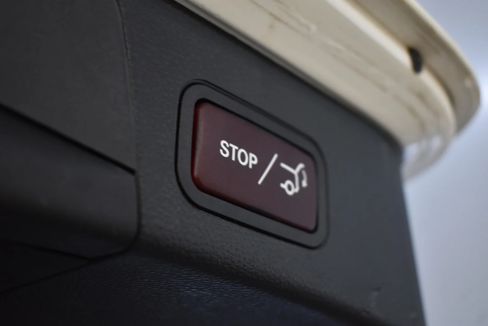 Car Image - 6KigQc3rpTw2IG0mS0HSWi