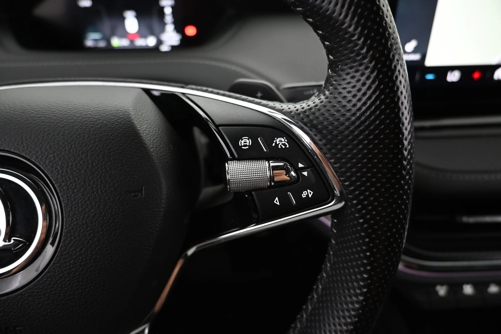 Car Image - 7CDe9bOfpoicuz13y4MbFI