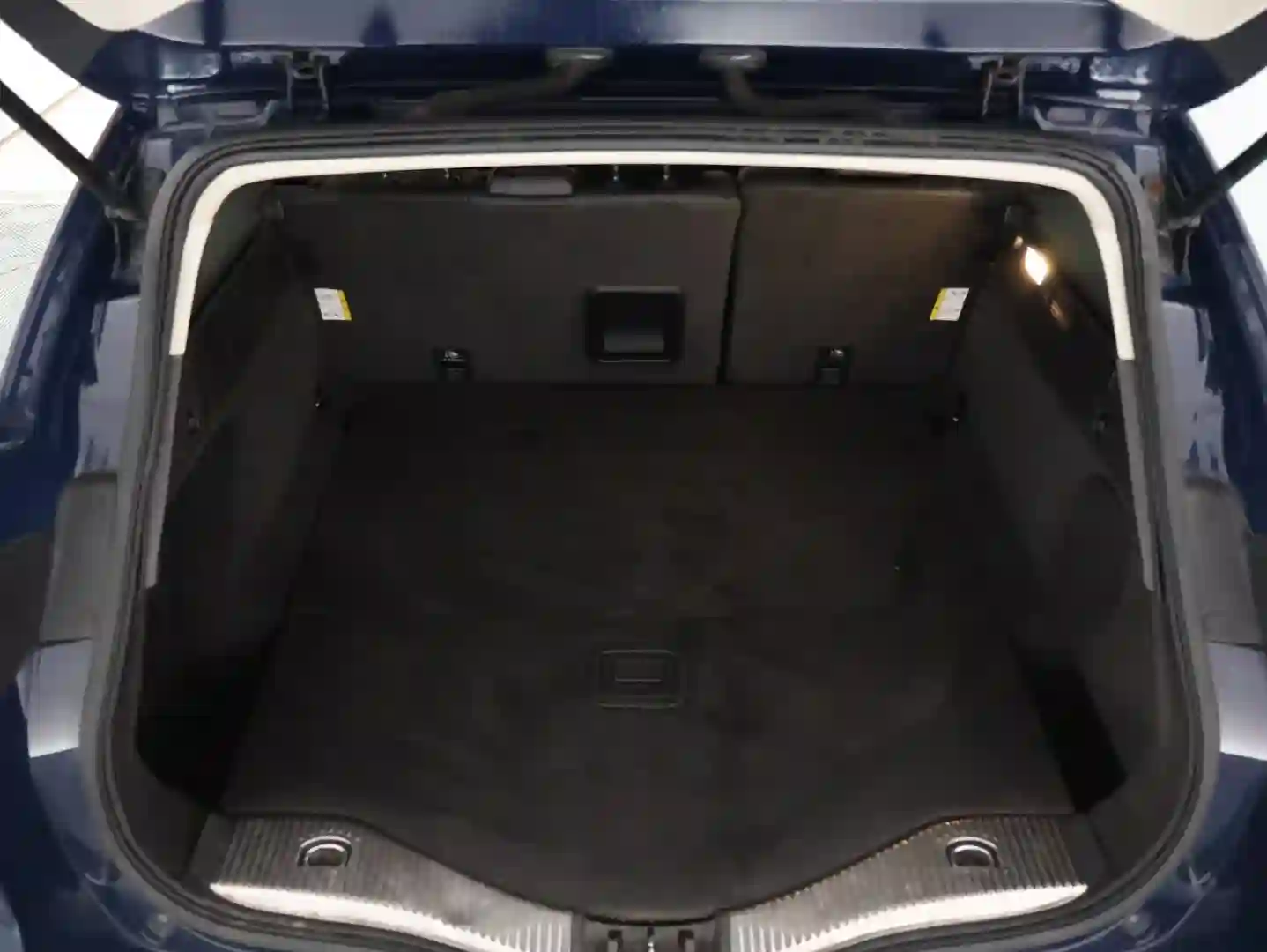Car Image - 3v67daoaEbAz8VbwnudmME