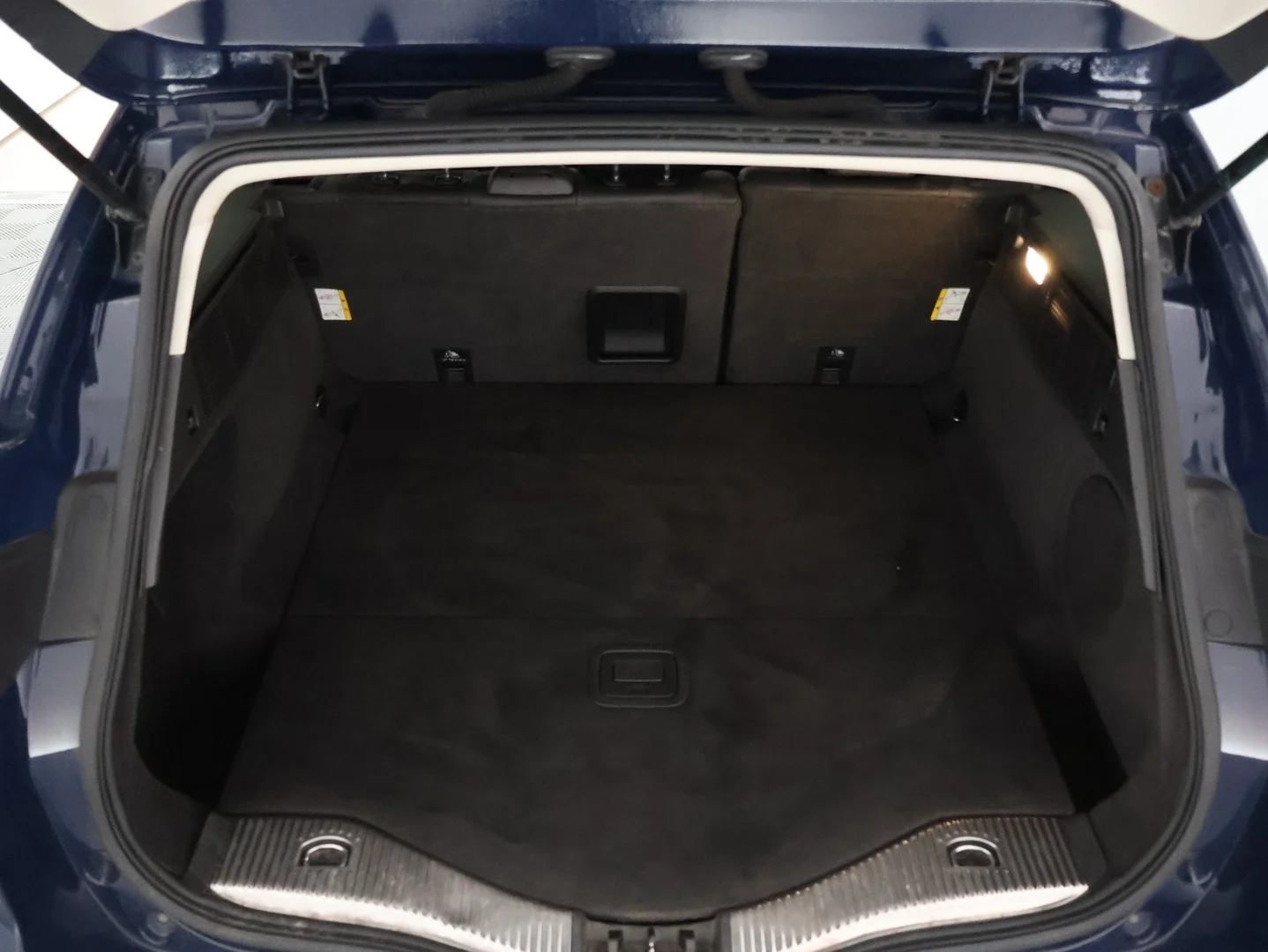 Car Image - 3v67daoaEbAz8VbwnudmME