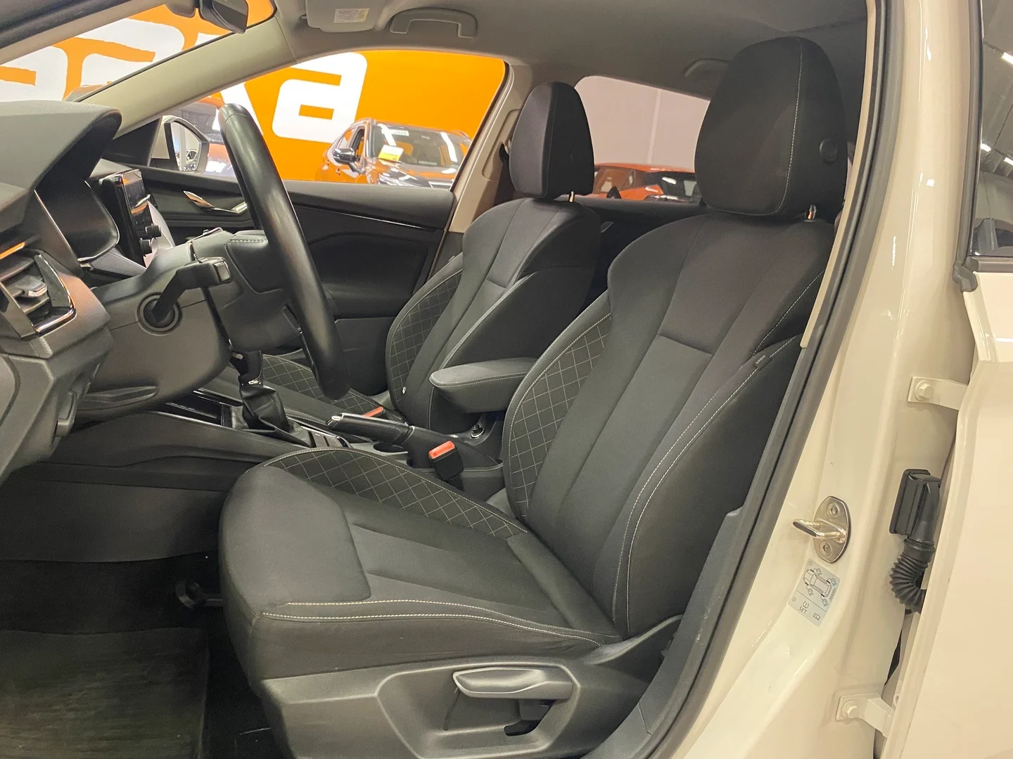 Car Image - 6GNaYnjfOXP1lcCq7Jq40U